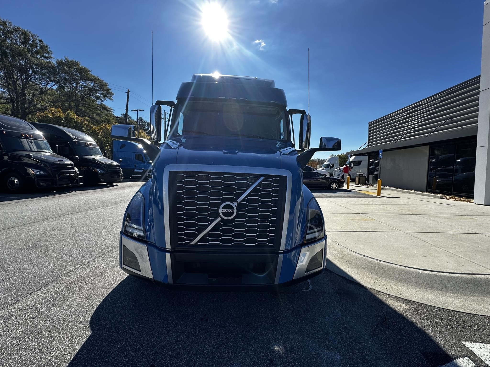 2022 VOLVO VNL64T860 - image 6 of 6