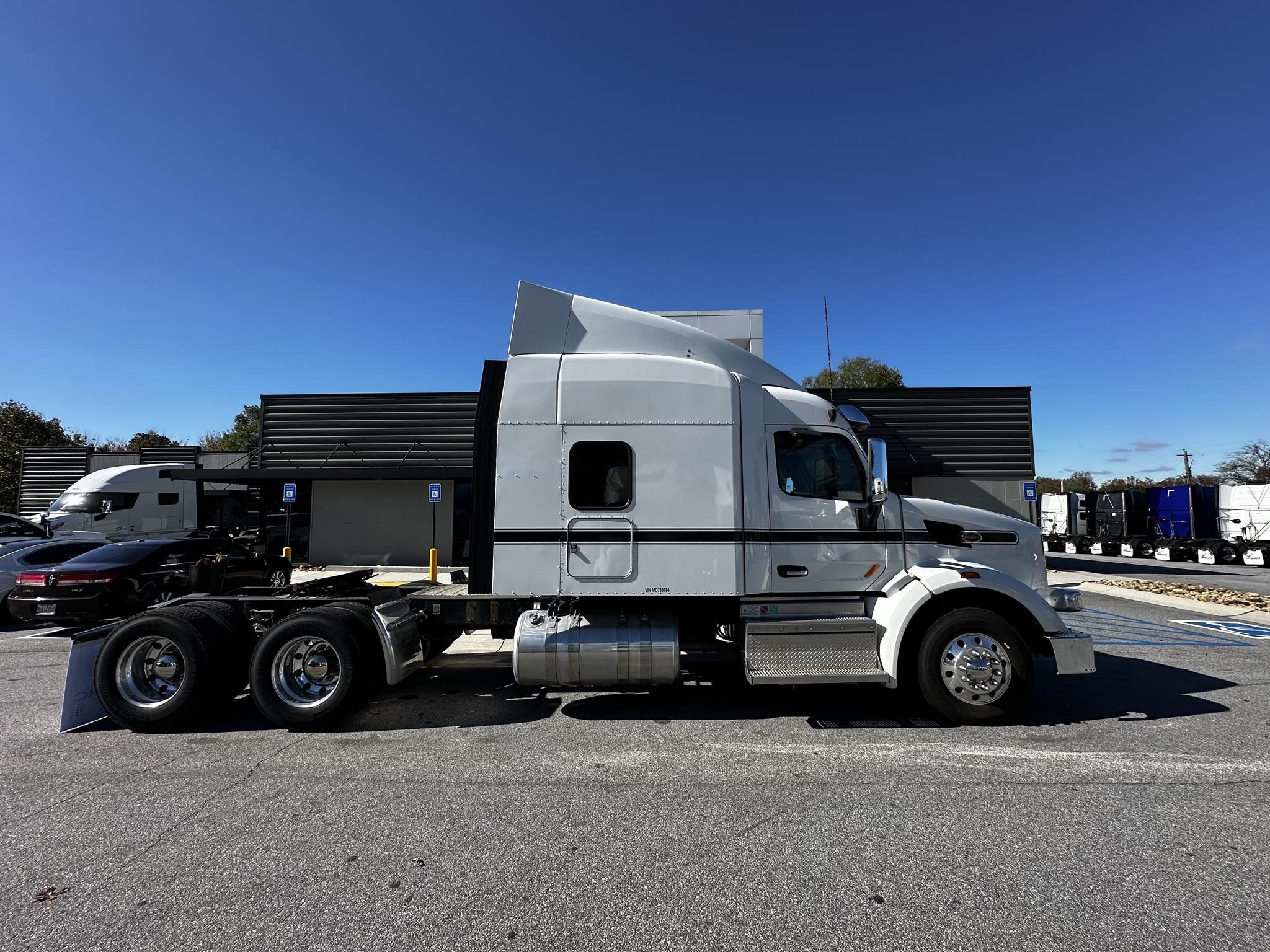 2021 PETERBILT 567 - image 2 of 6