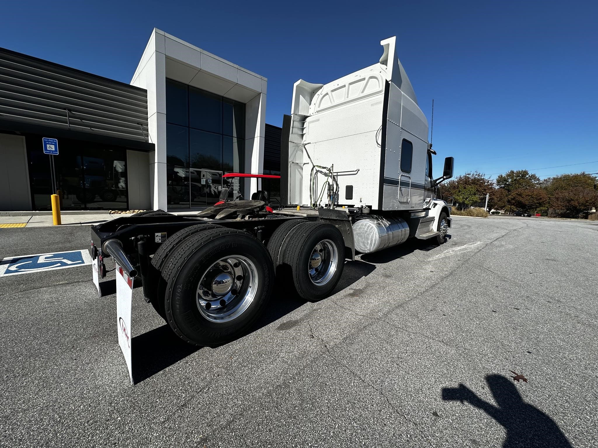 2021 PETERBILT 567 - image 3 of 6