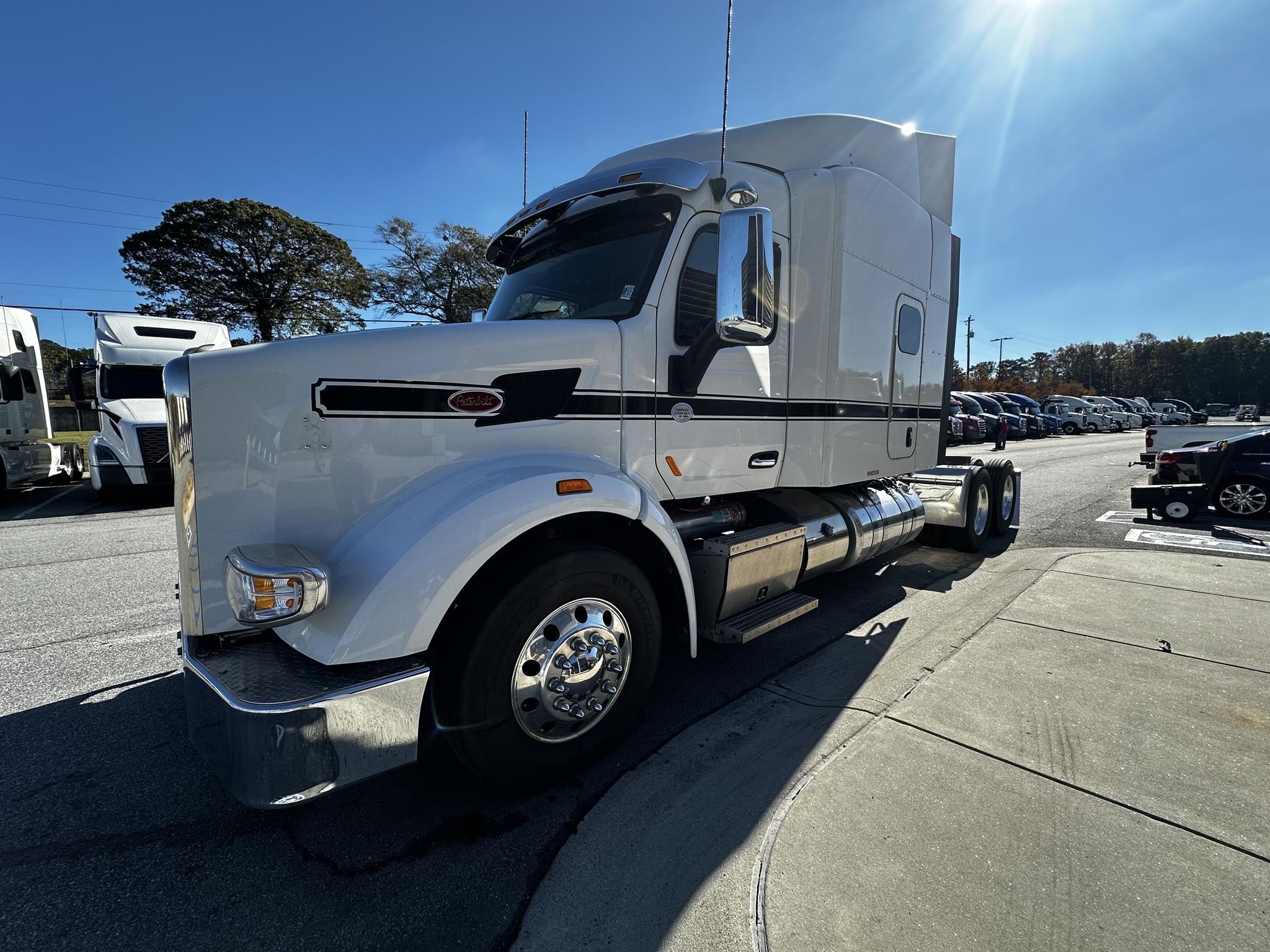 2021 PETERBILT 567 - image 5 of 6