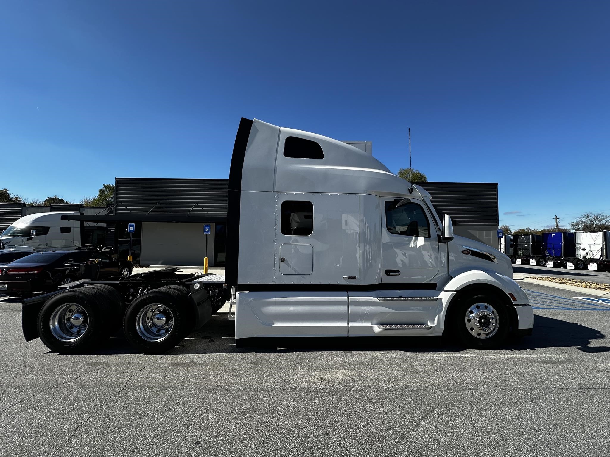 2024 PETERBILT 579 - image 2 of 6