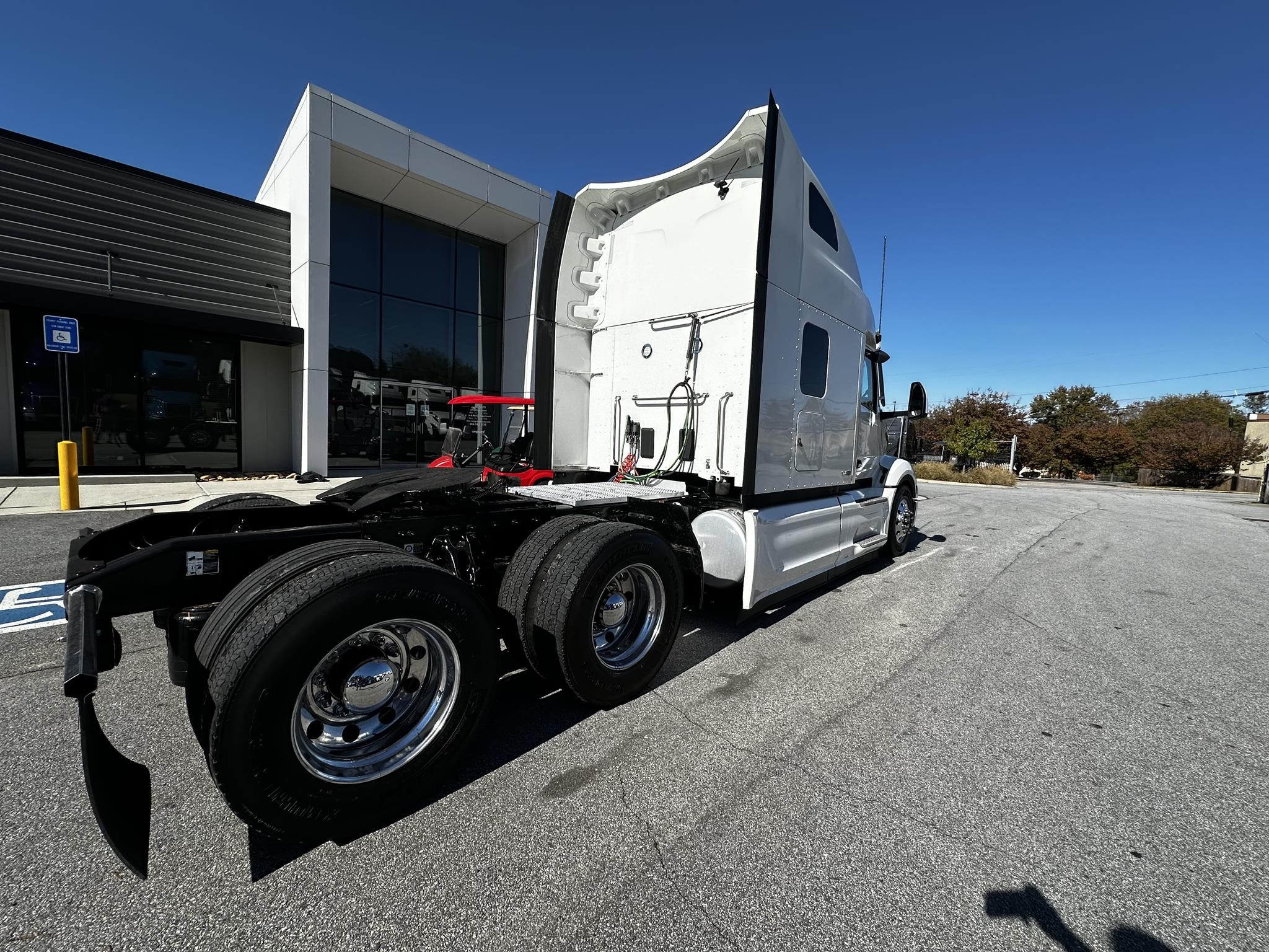 2024 PETERBILT 579 - image 3 of 6