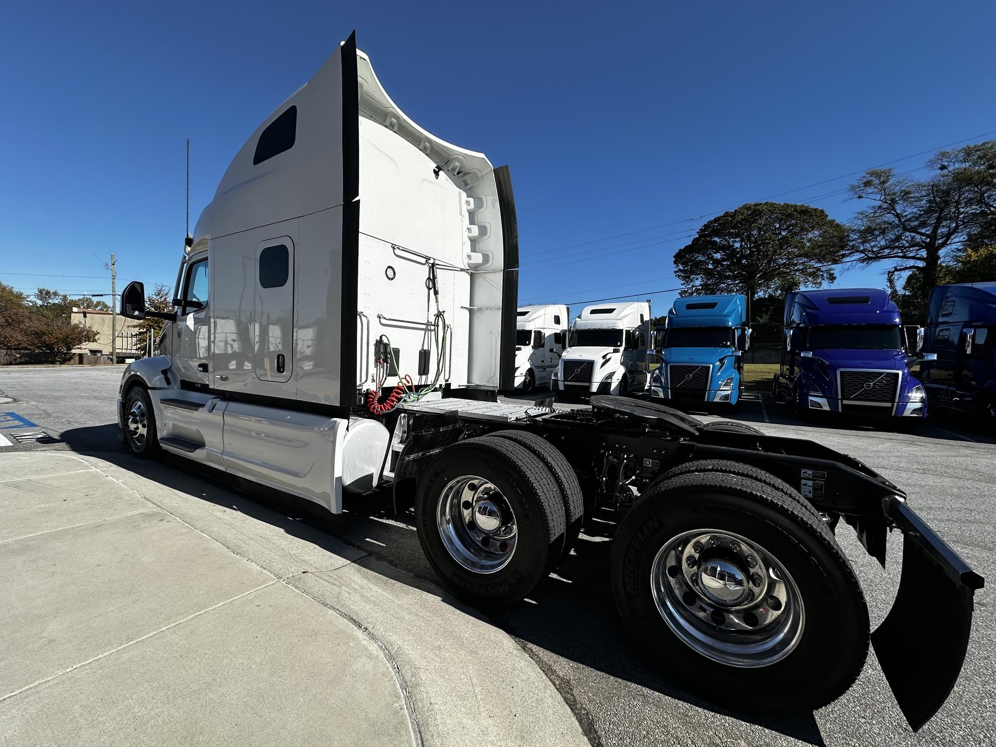 2024 PETERBILT 579 - image 4 of 6