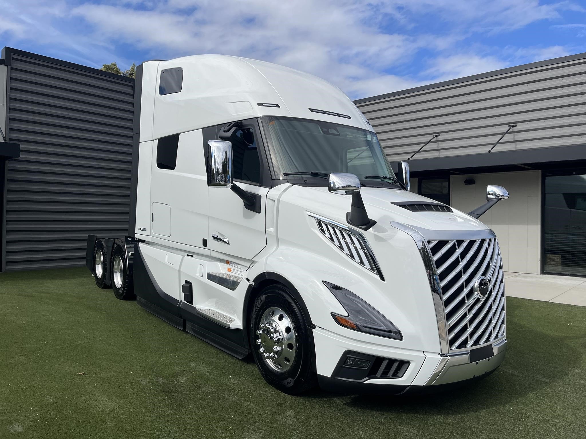 2025 VOLVO VNL64T860 - image 6 of 6