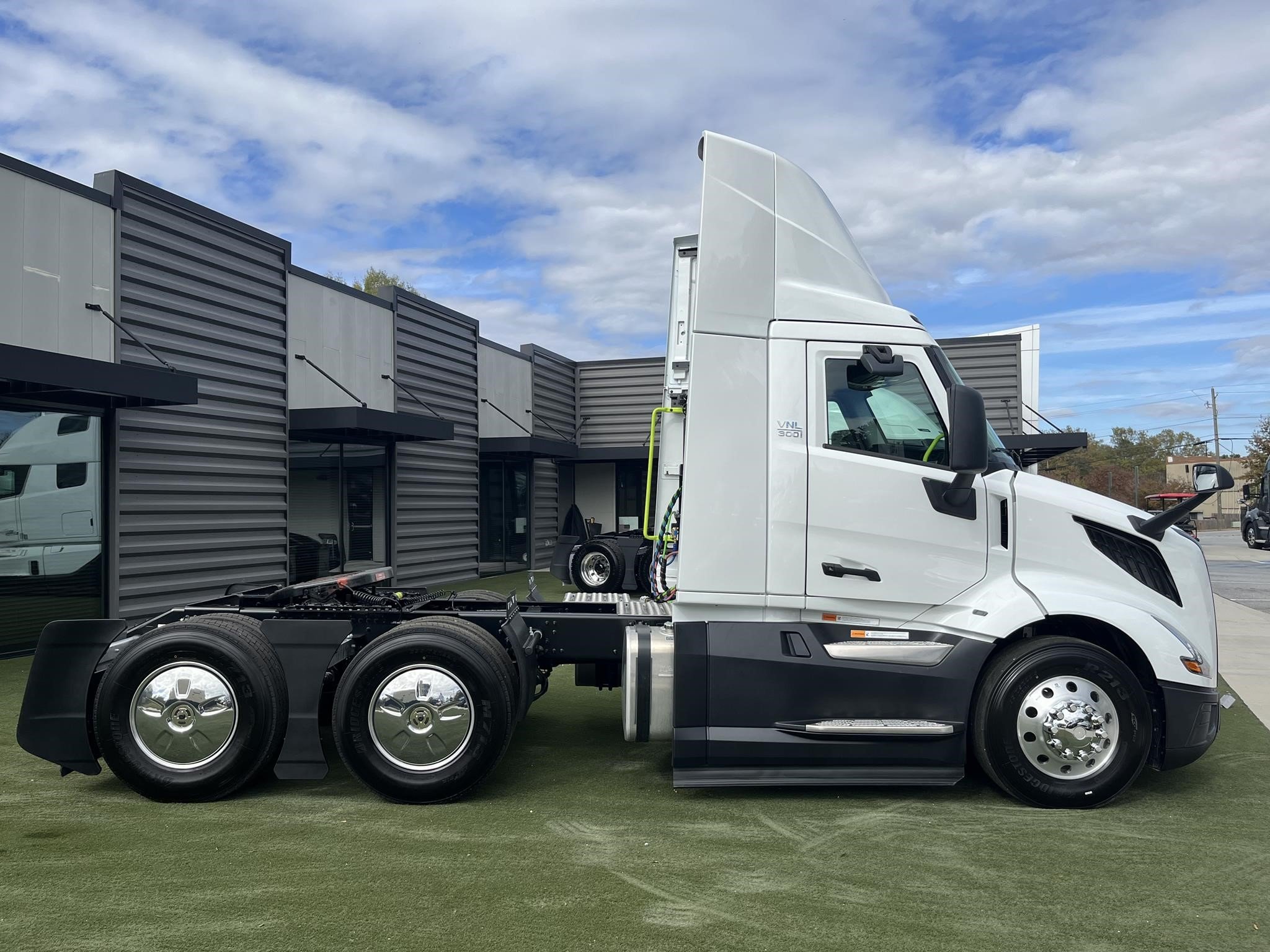 2025 VOLVO VNL64T300 - image 6 of 6