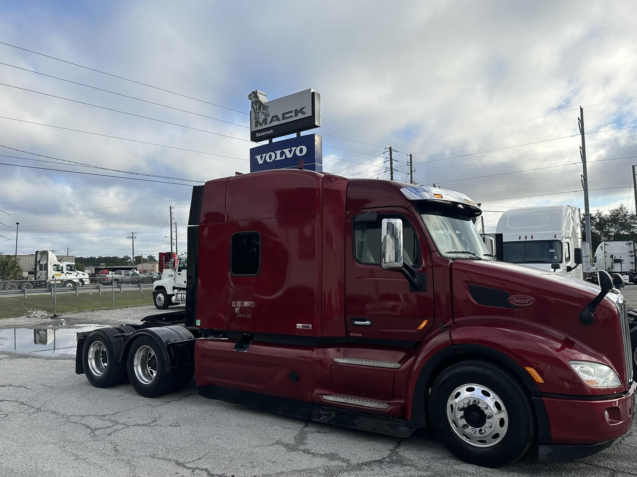 2017 PETERBILT 579 - image 3 of 6