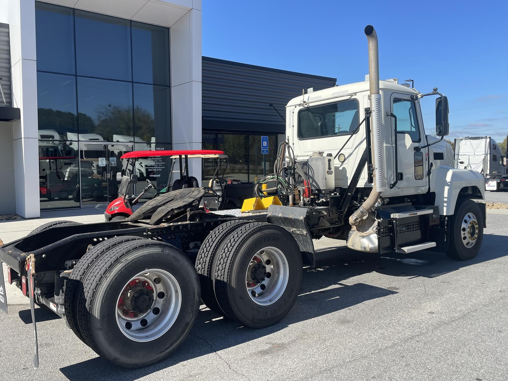 2020 MACK PINNACLE 64T - image 3 of 6