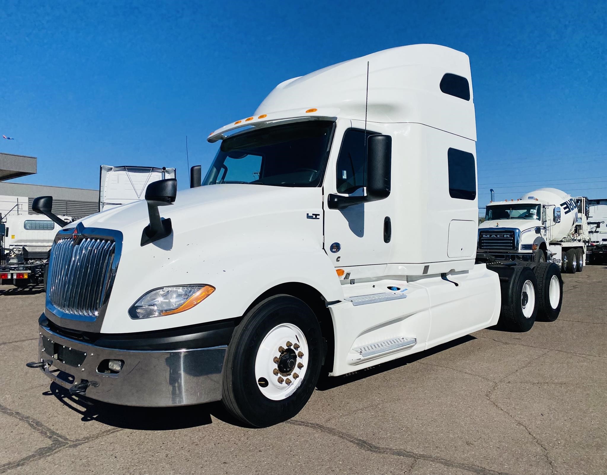 2019 INTERNATIONAL LT - image 1 of 6