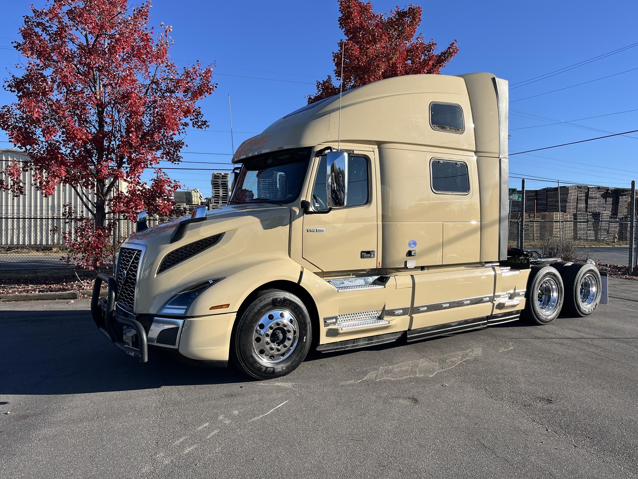 2023 VOLVO VNL64T860 - image 2 of 6