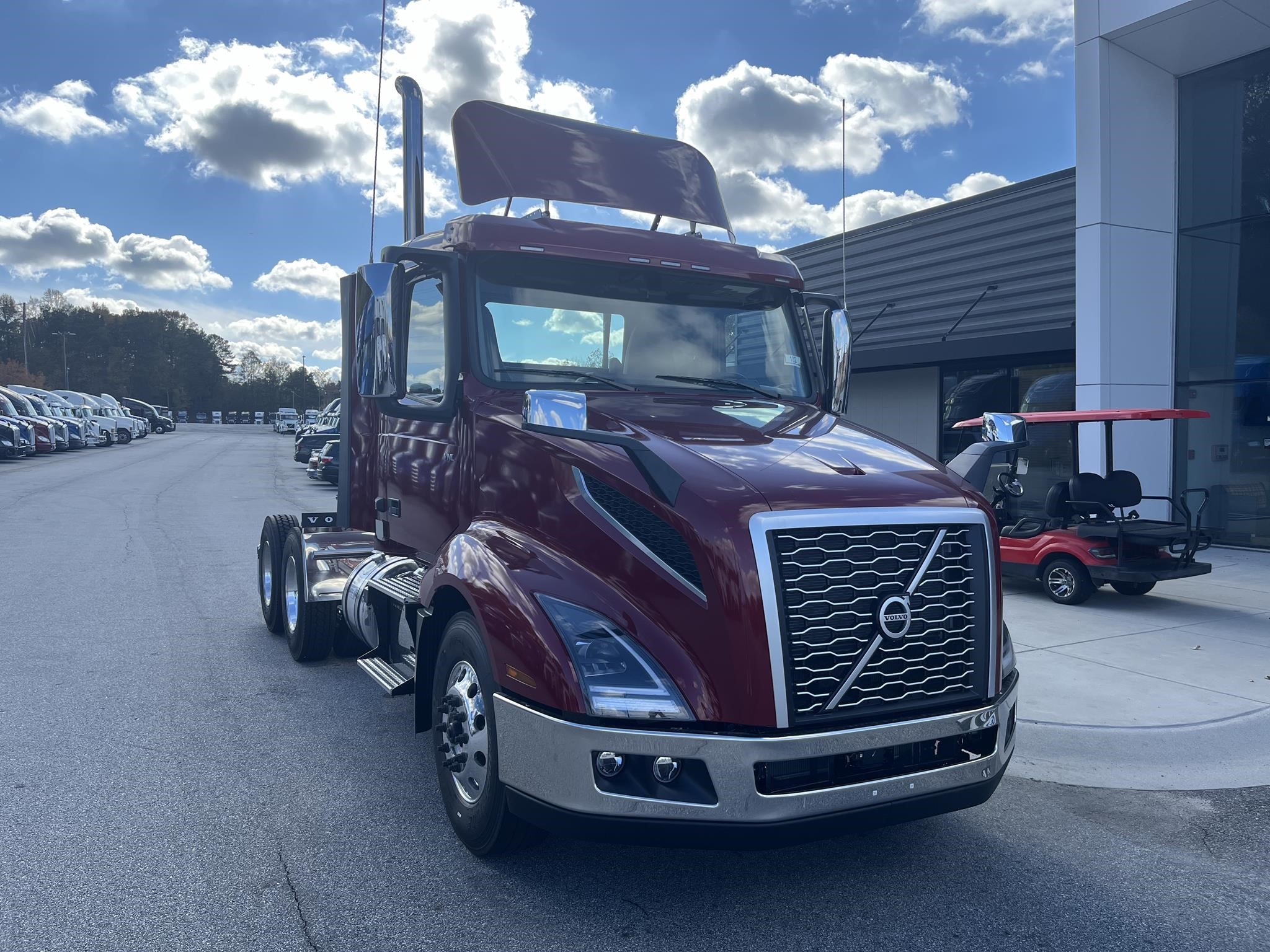 2025 VOLVO VNL64T300 - image 1 of 6