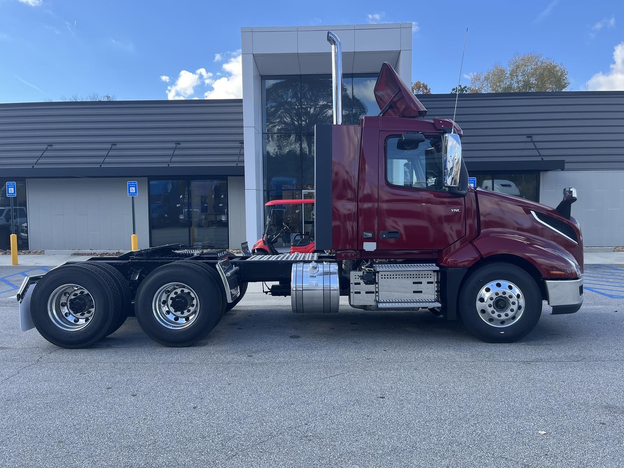 2025 VOLVO VNL64T300 - image 2 of 6