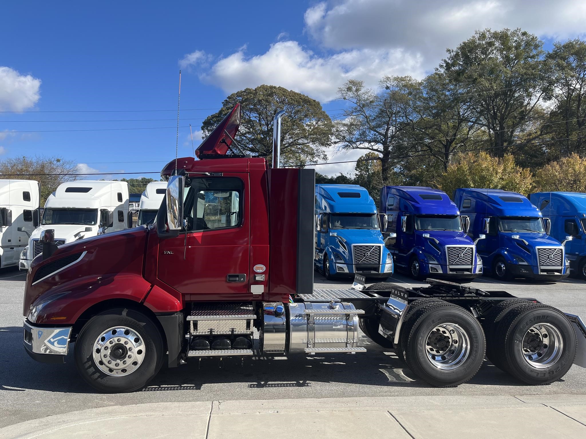 2025 VOLVO VNL64T300 - image 6 of 6