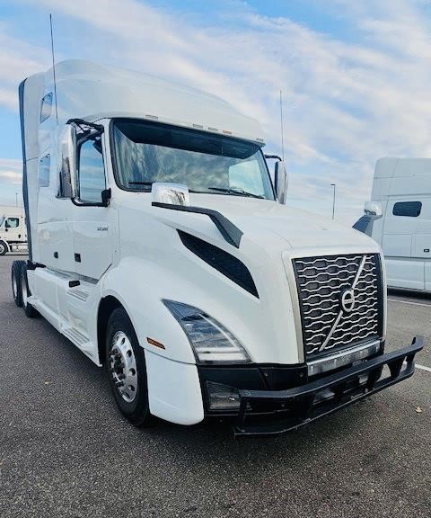 2020 VOLVO VNL64T760 - image 1 of 6