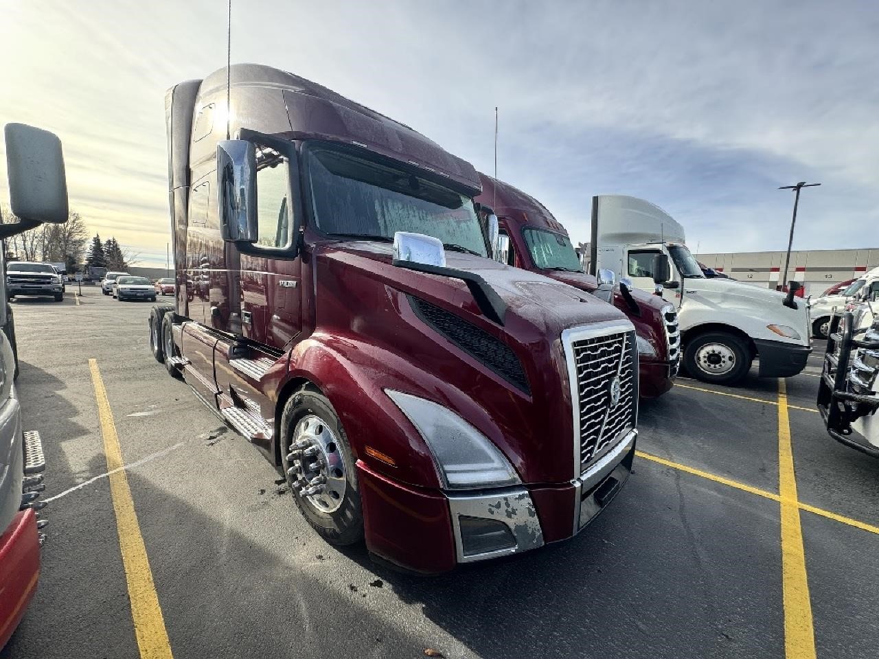 2021 VOLVO VNL64T760 - image 1 of 6