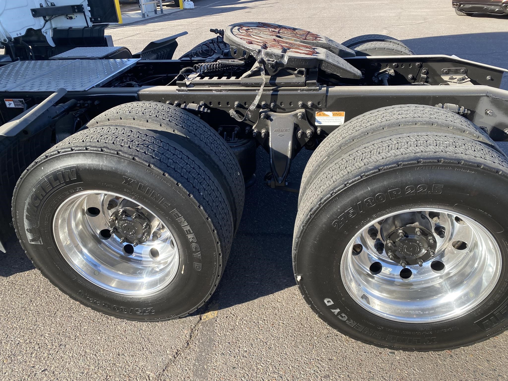 2020 FREIGHTLINER CASCADIA 126 - image 3 of 6