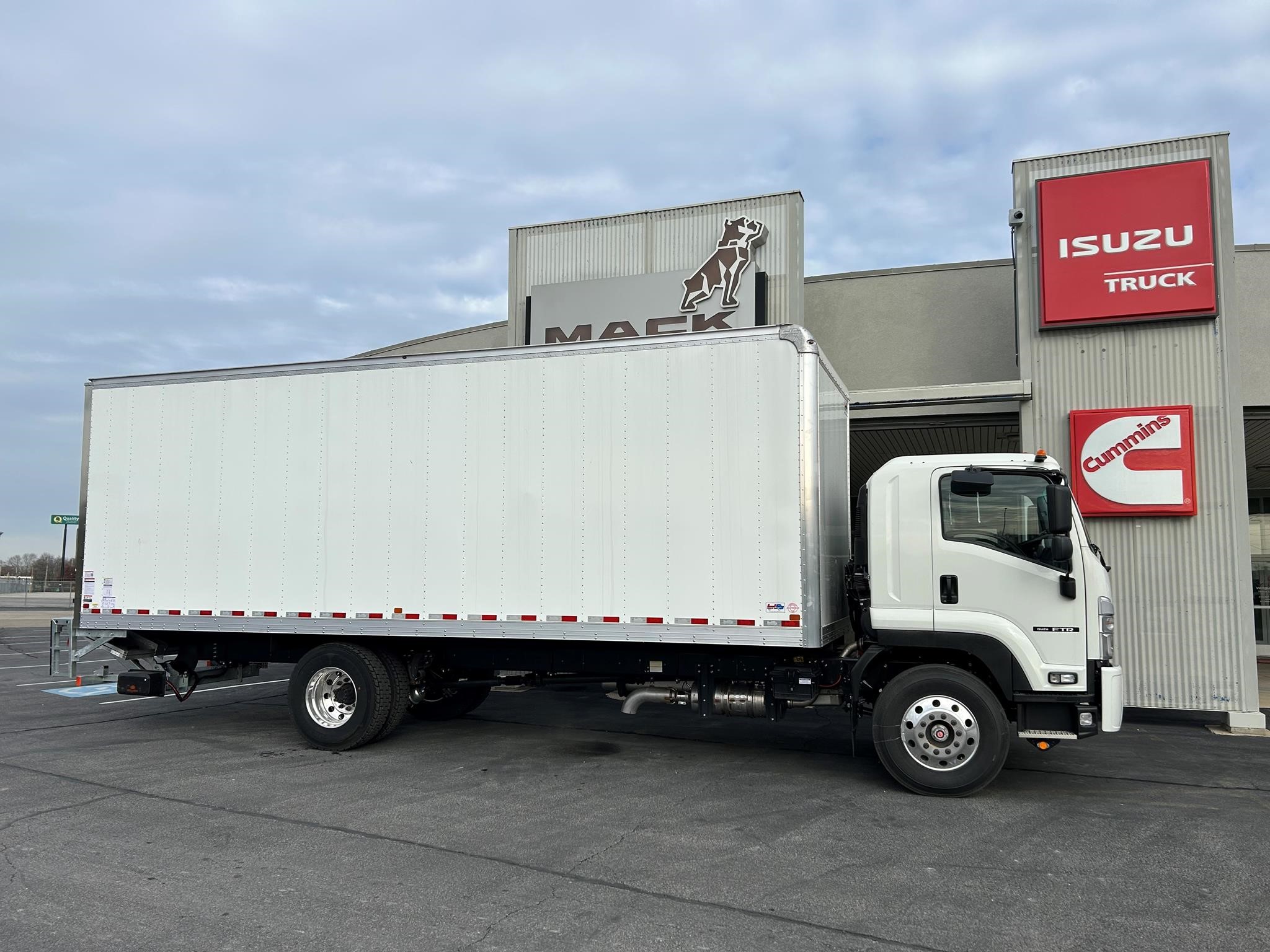 2025 ISUZU FTR - image 1 of 6