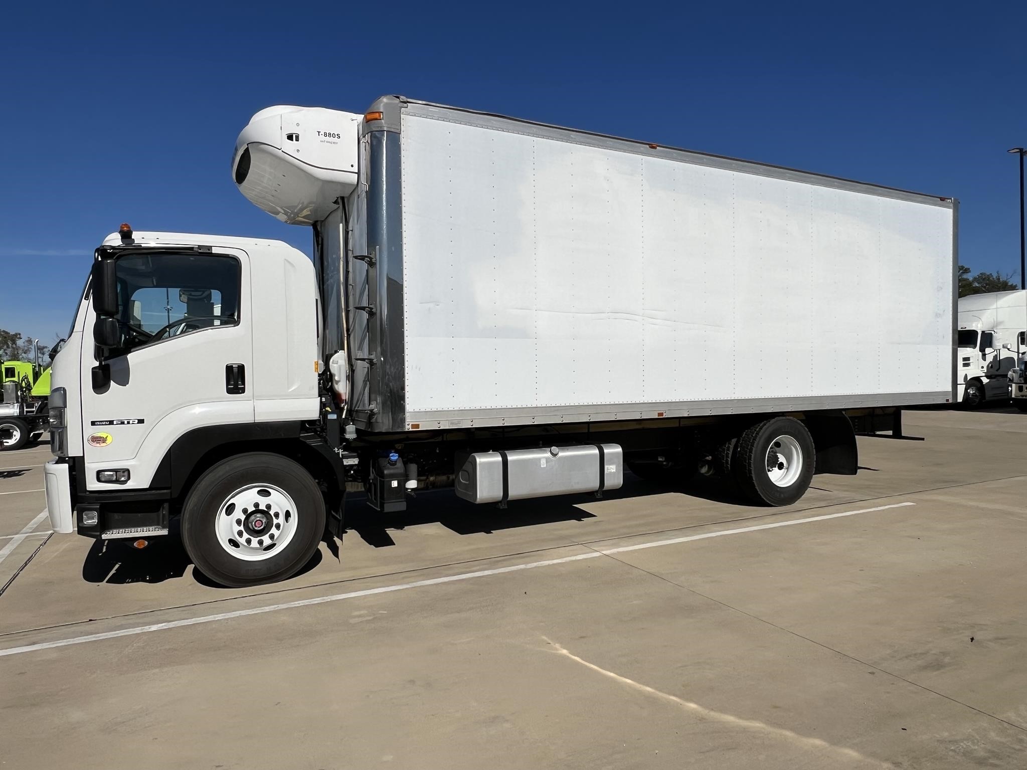 2025 ISUZU FTR - image 1 of 6