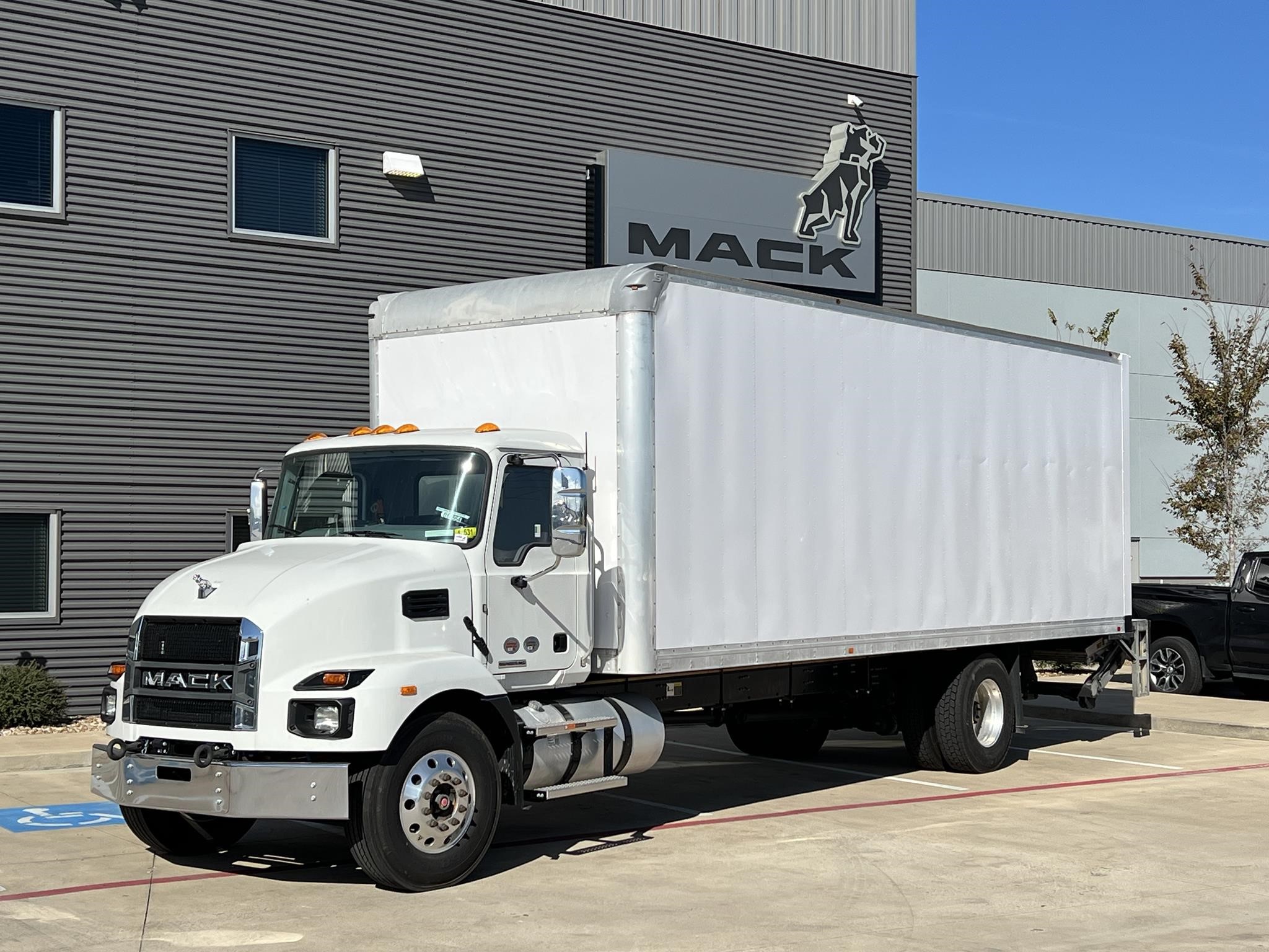 2025 MACK MD6 - image 1 of 6