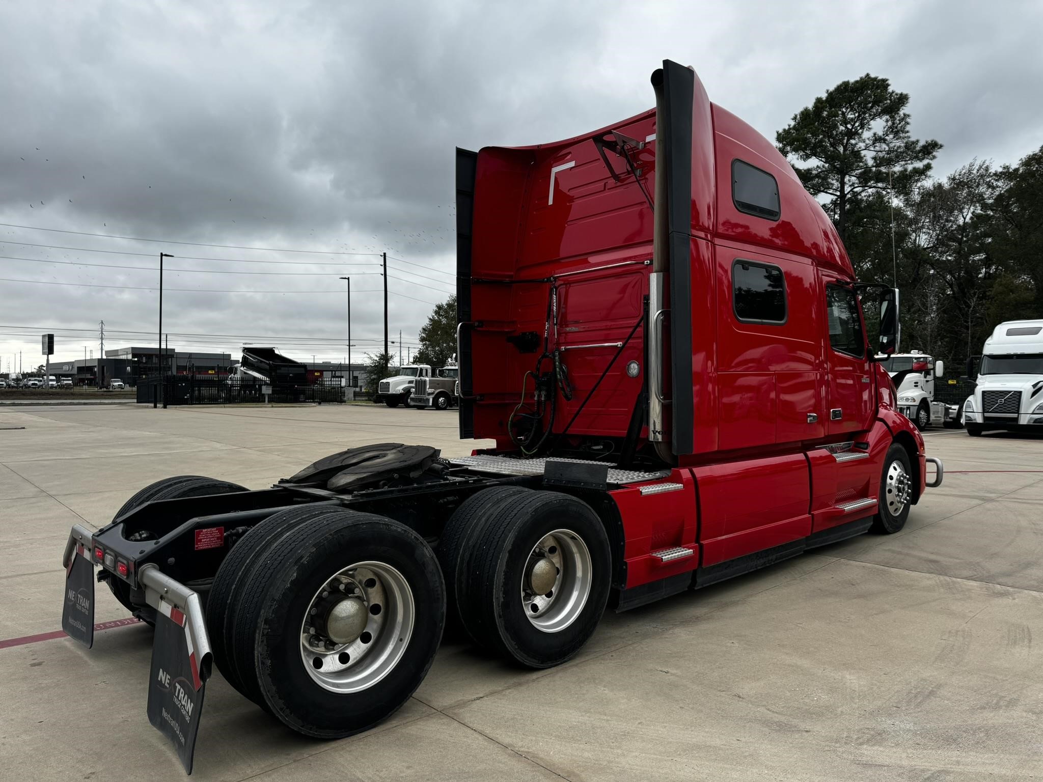 2023 VOLVO VNL64T860 - image 5 of 6