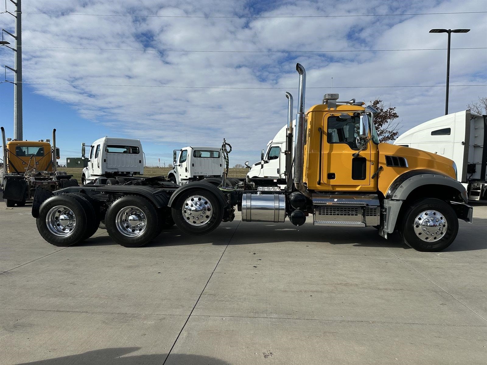 2023 MACK GRANITE 64BT - image 4 of 5