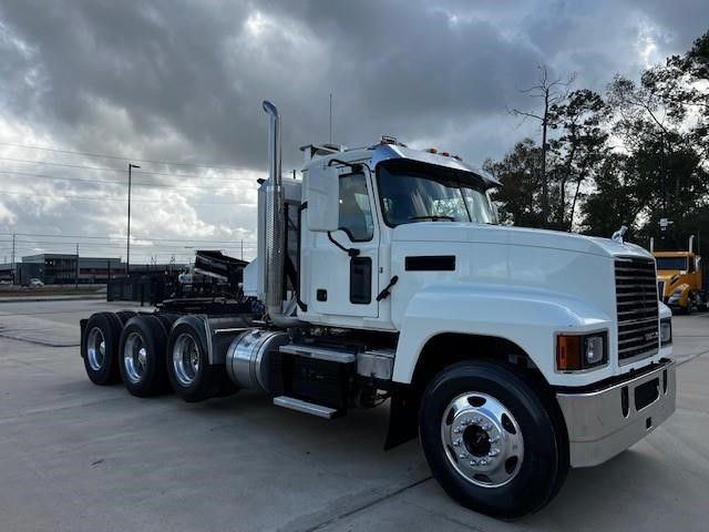 2020 MACK PINNACLE 64T - image 3 of 6