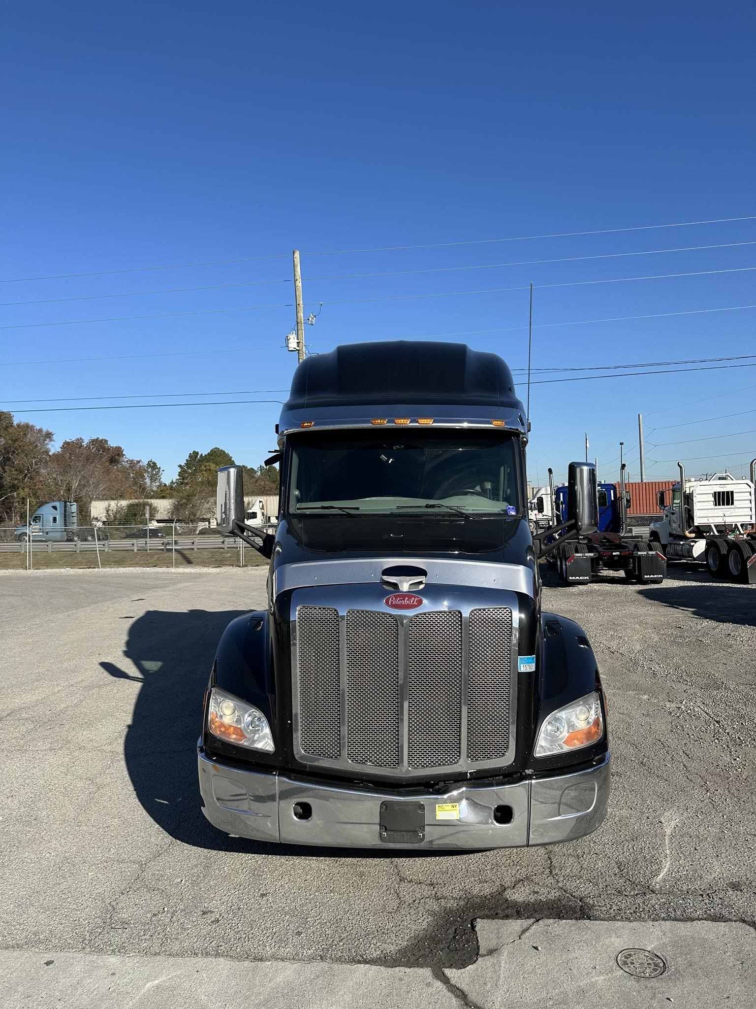 2021 PETERBILT 579 - image 3 of 6