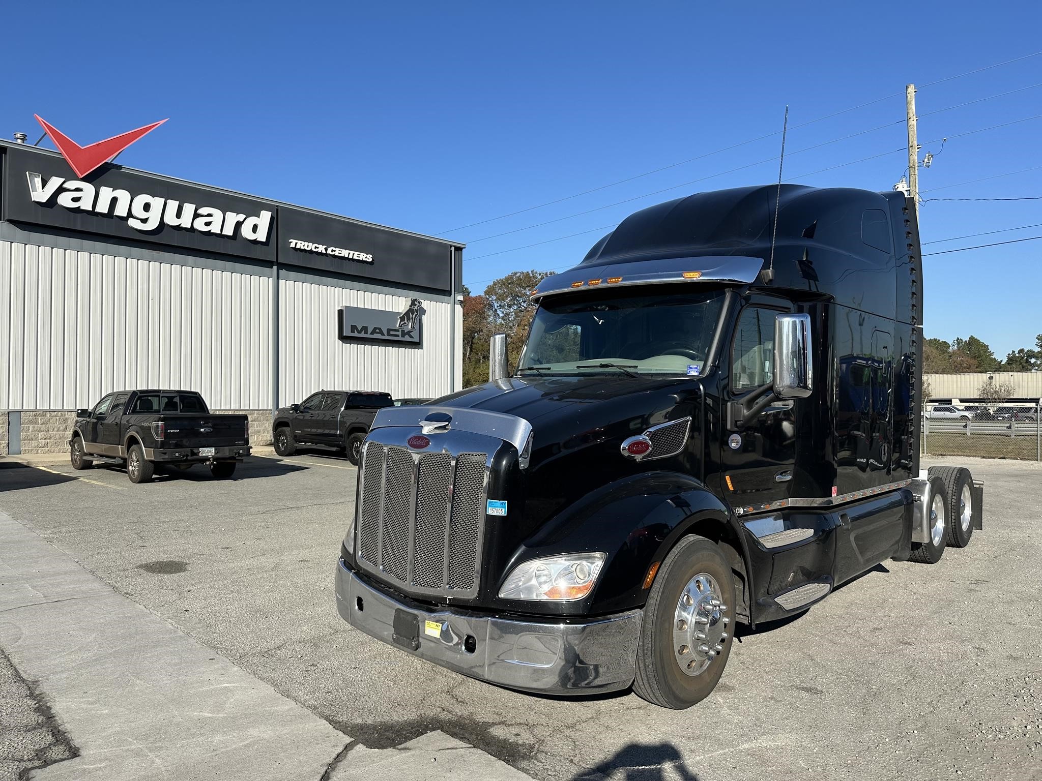 2021 PETERBILT 579 - image 2 of 6