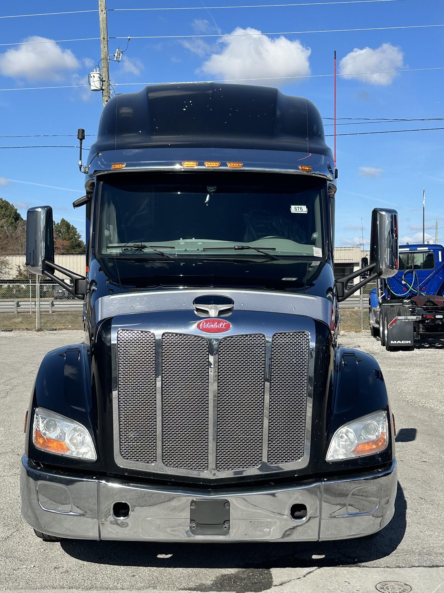 2021 PETERBILT 579 - image 3 of 6