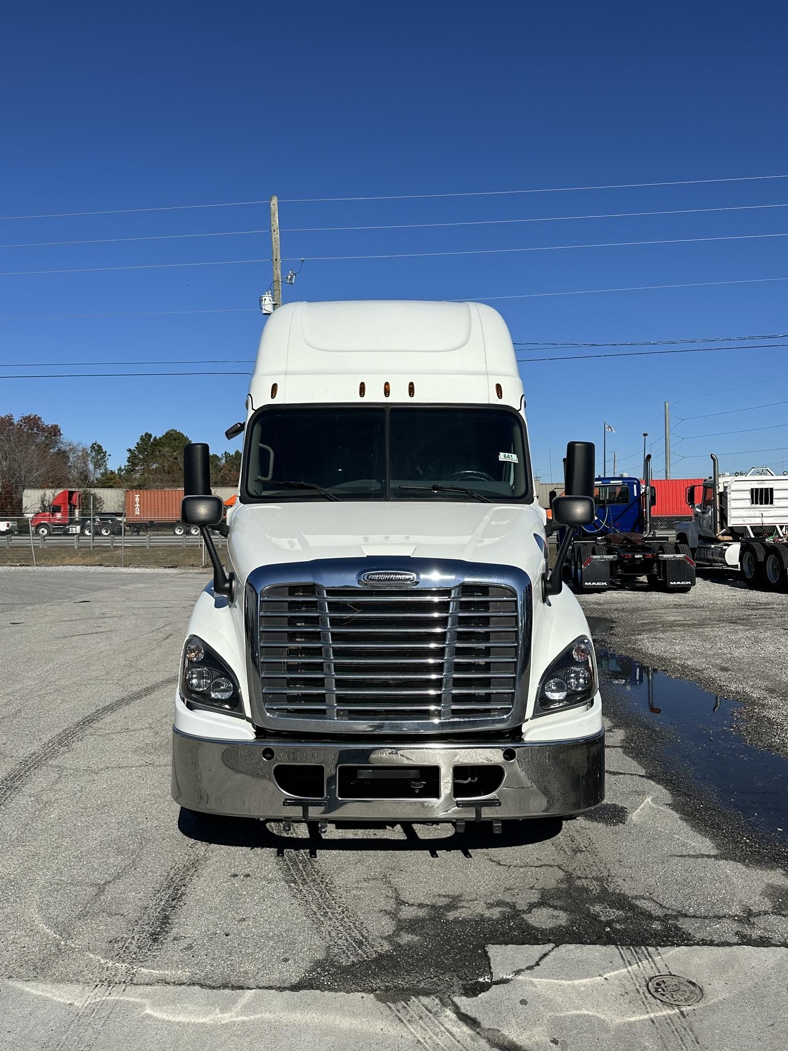 2020 FREIGHTLINER CASCADIA 126 - image 3 of 6