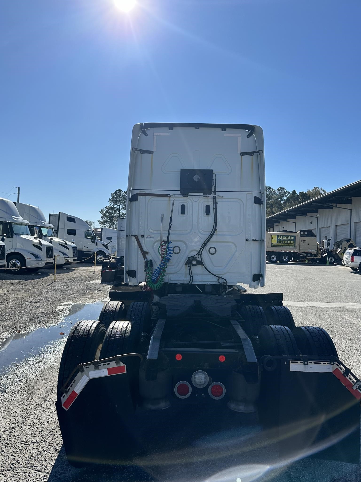 2020 FREIGHTLINER CASCADIA 126 - image 5 of 6