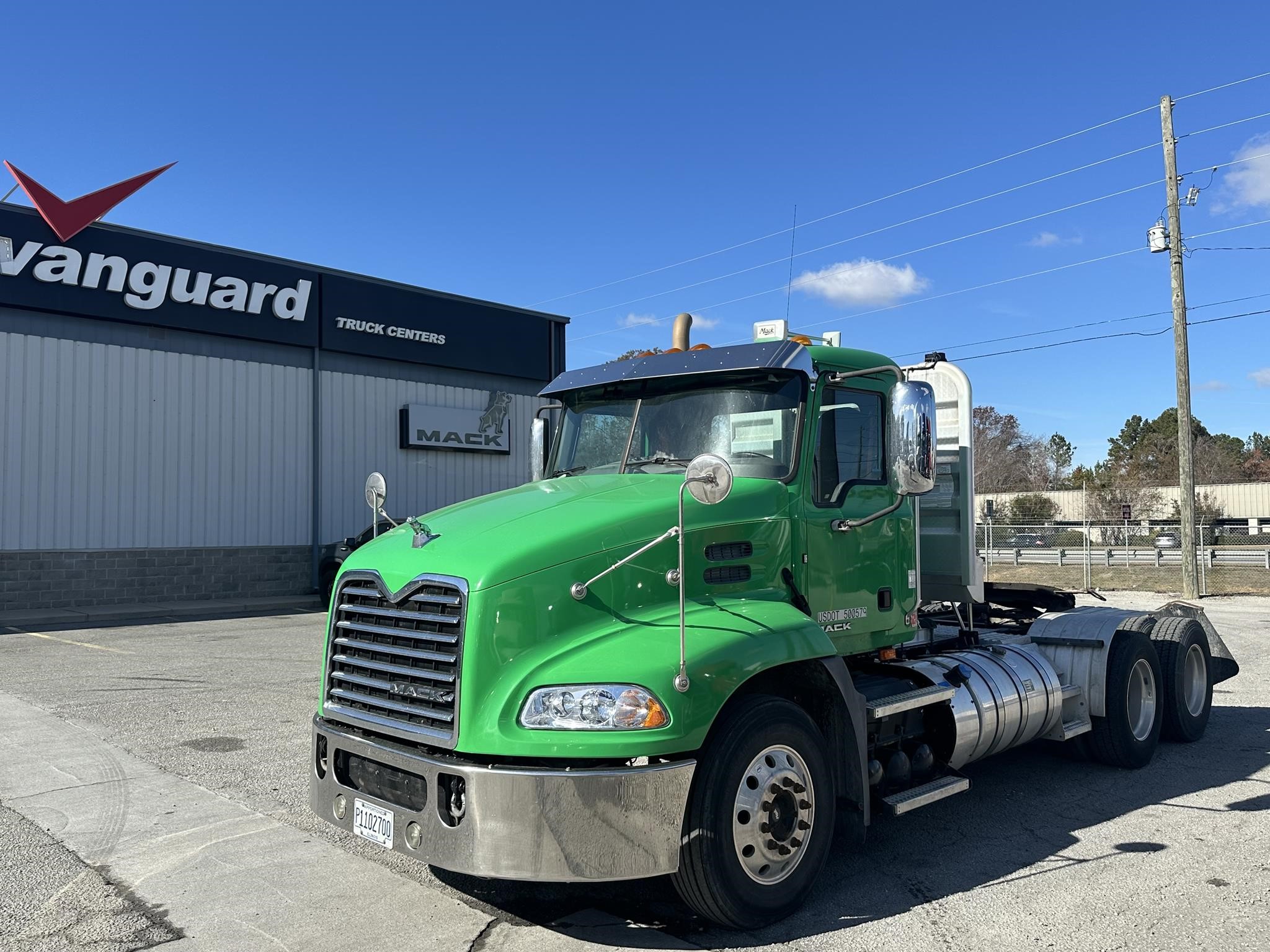 2017 MACK PINNACLE CXU613 - image 1 of 5