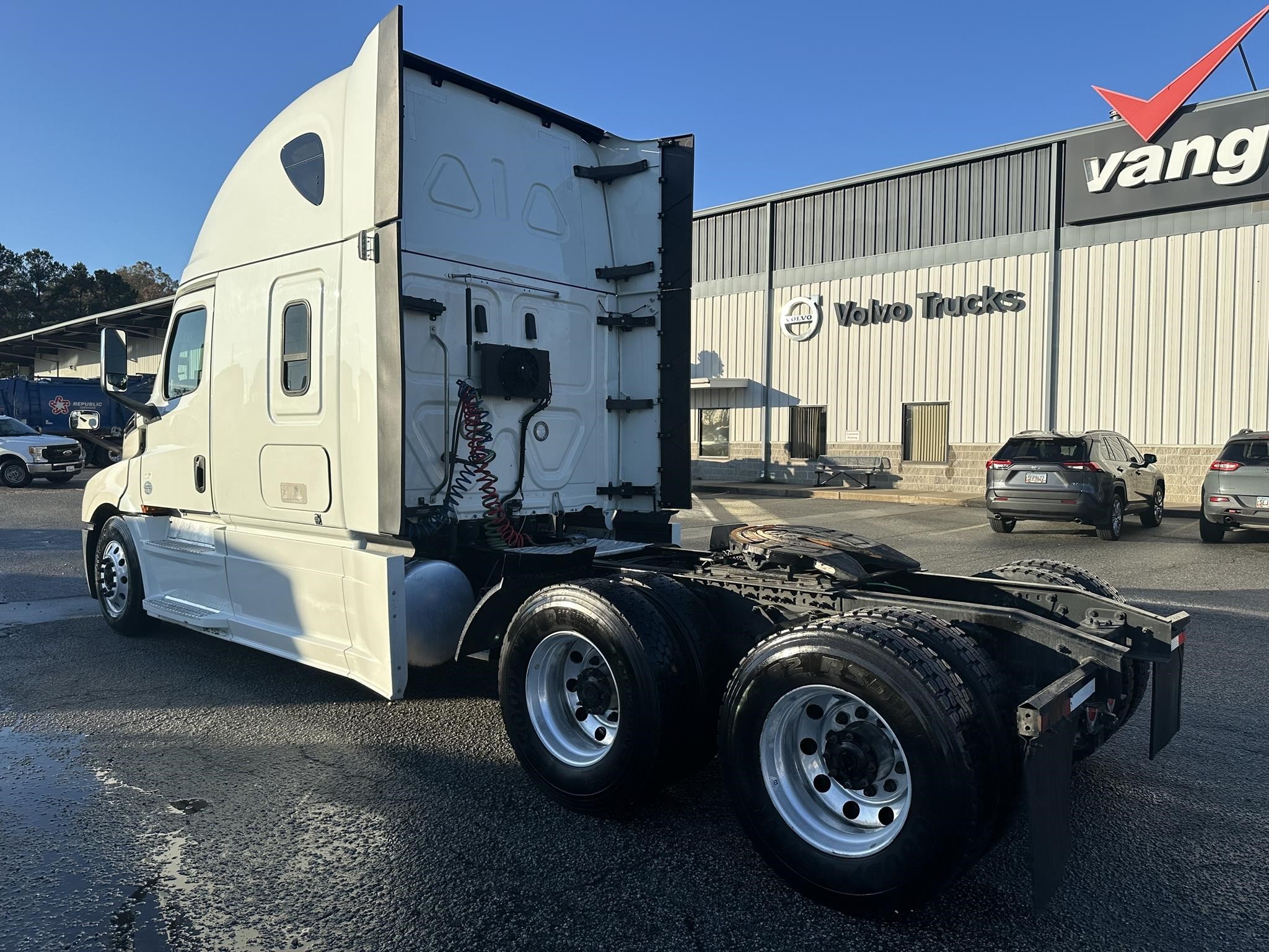 2019 FREIGHTLINER CASCADIA 126 - image 5 of 6