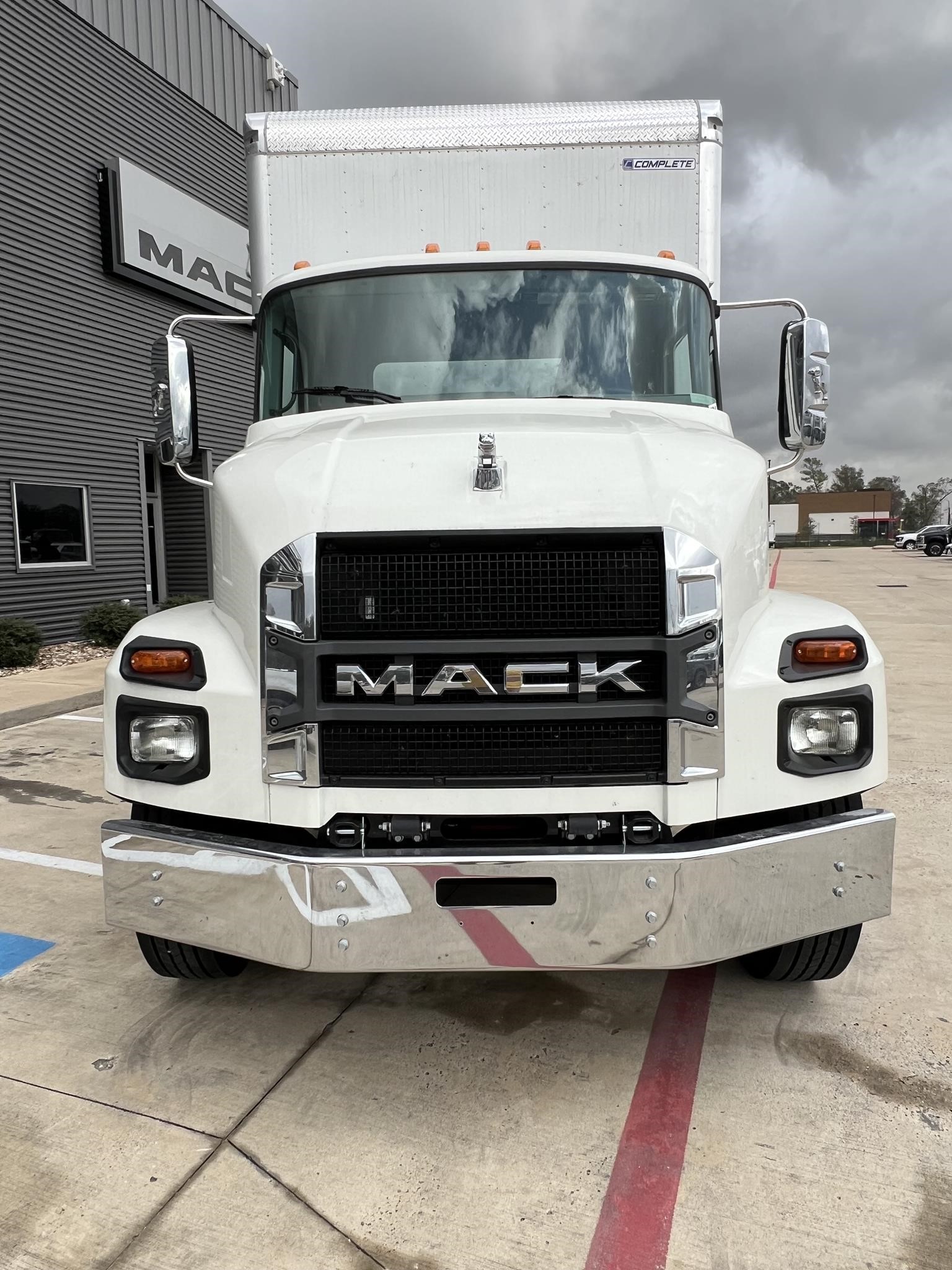 2025 MACK MD6 - image 2 of 6