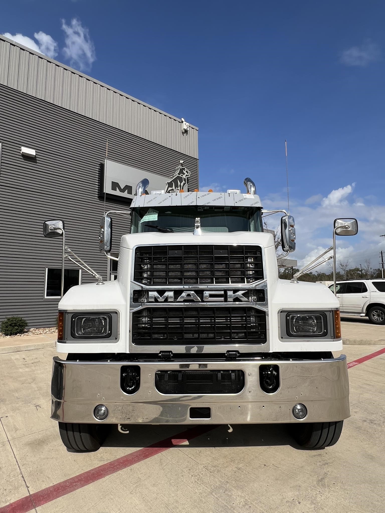 2025 MACK PINNACLE 64T - image 2 of 6