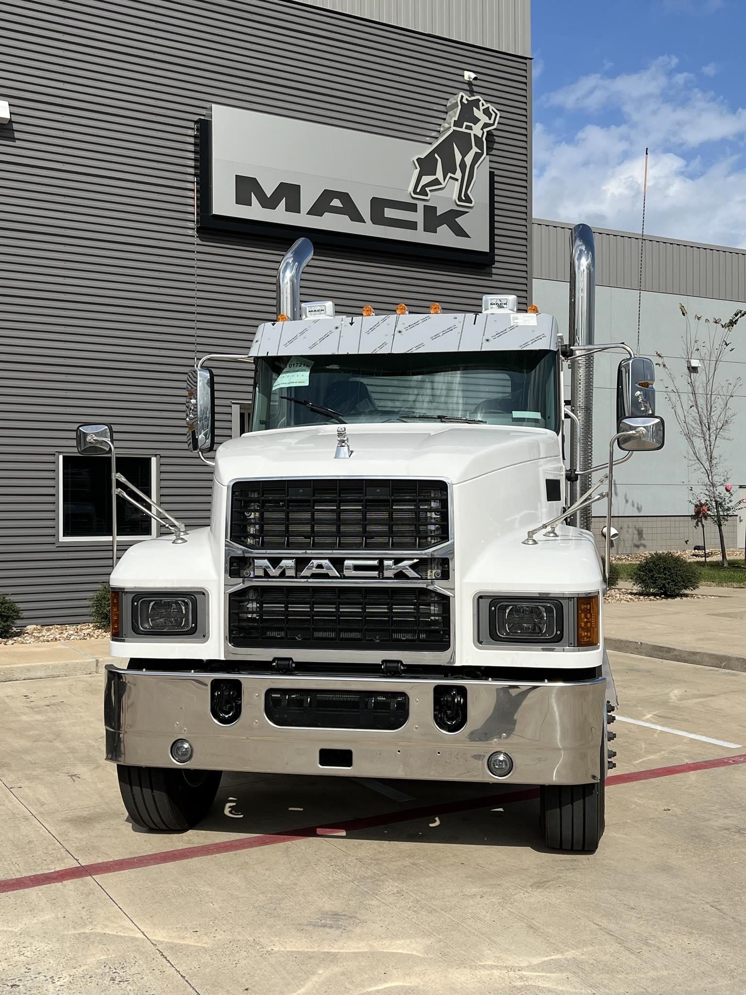 2025 MACK PINNACLE 64T - image 1 of 6