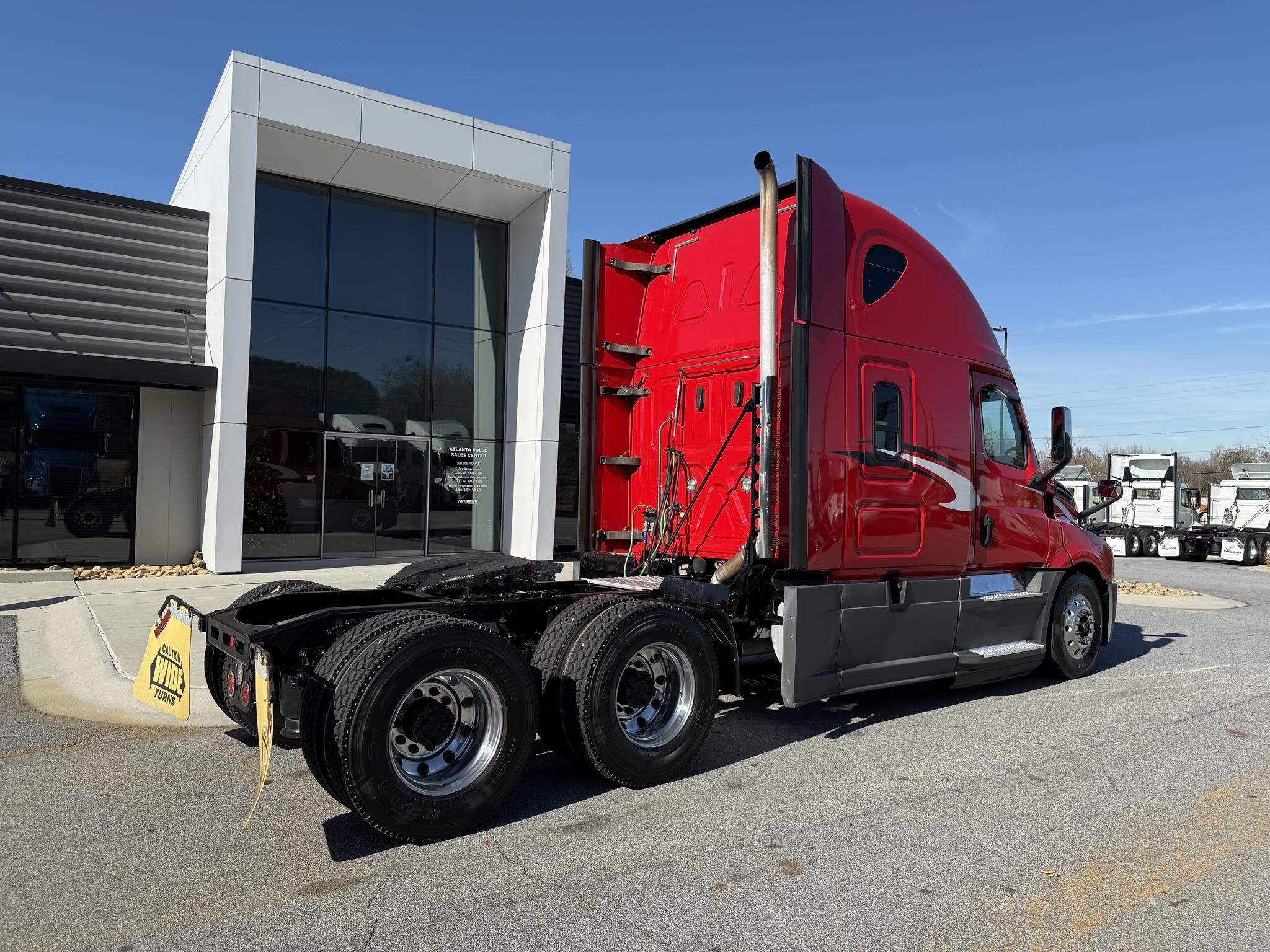 2020 FREIGHTLINER CASCADIA 126 - image 3 of 6