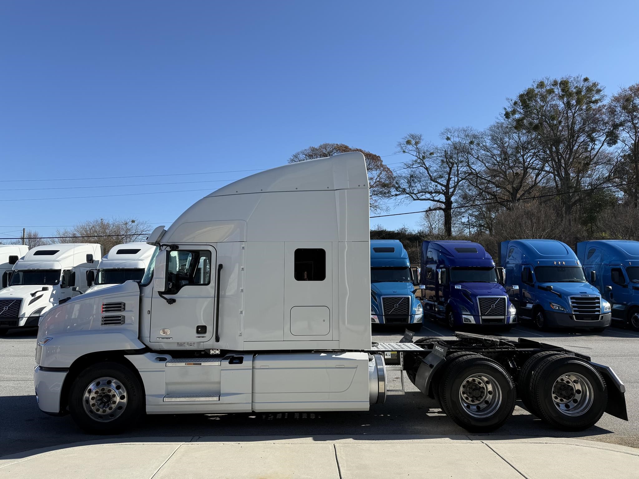 2023 MACK ANTHEM 64T - image 5 of 6