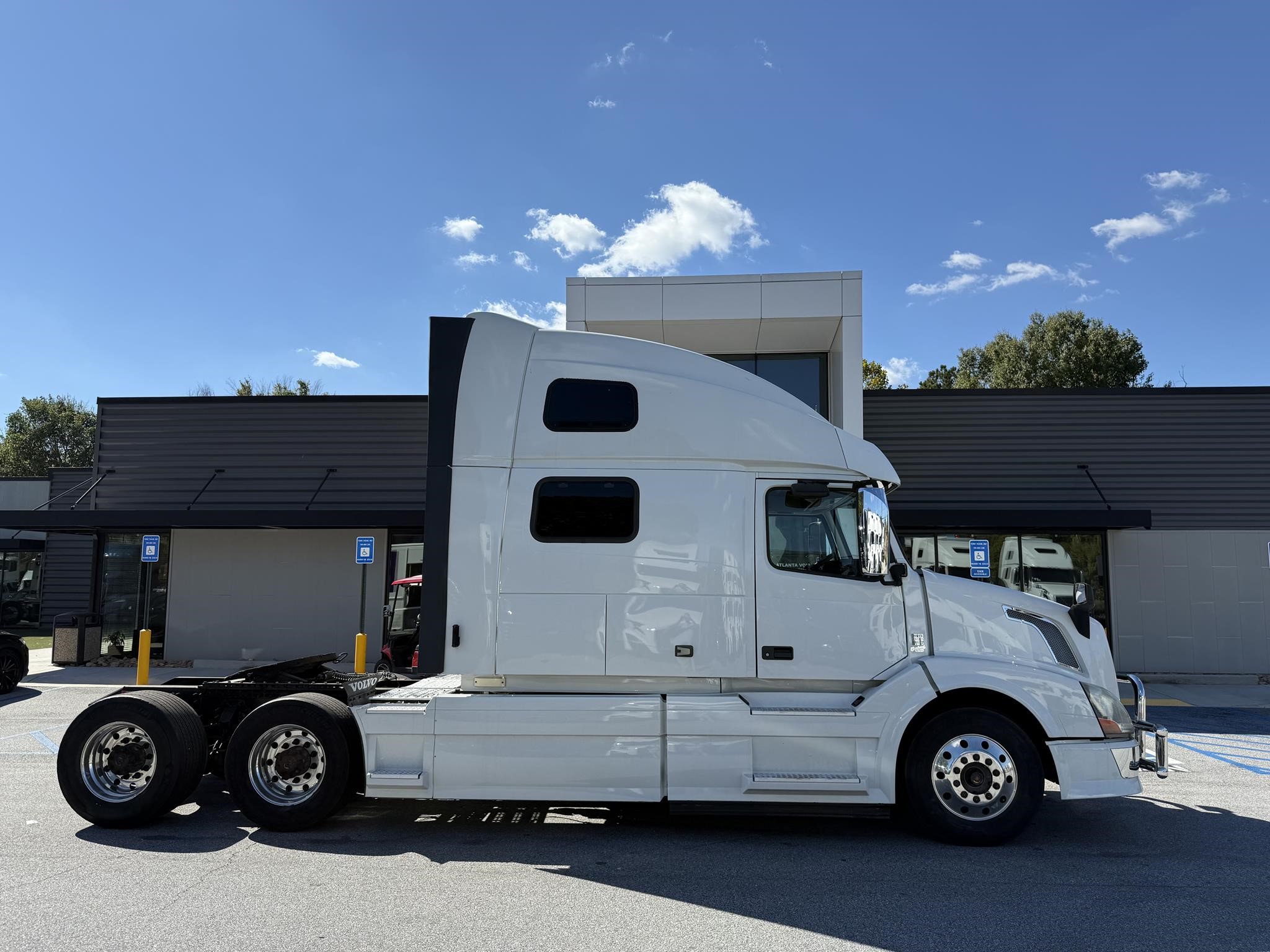 2014 VOLVO VNL64T780 - image 1 of 6