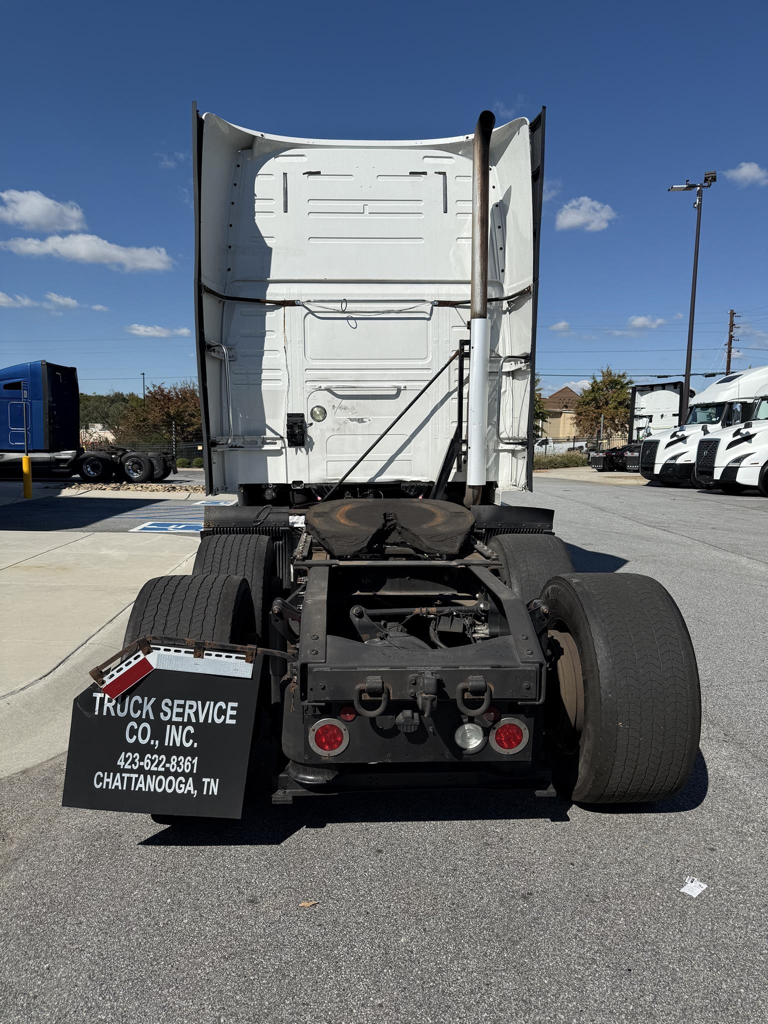 2014 VOLVO VNL64T780 - image 3 of 6