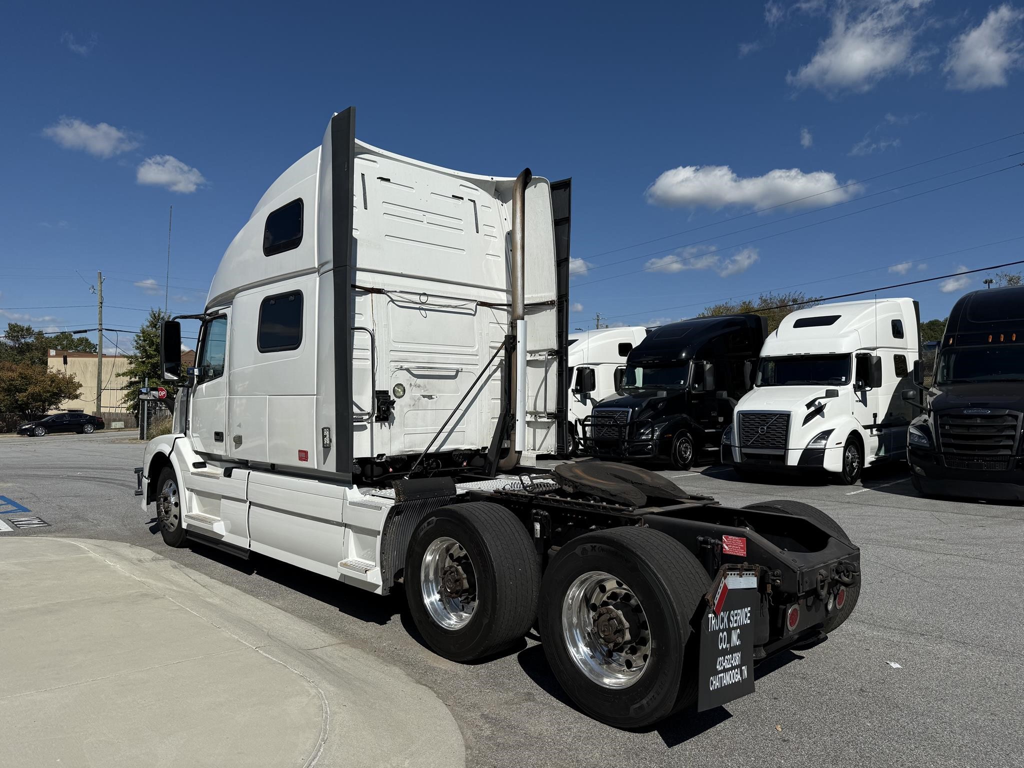 2014 VOLVO VNL64T780 - image 4 of 6