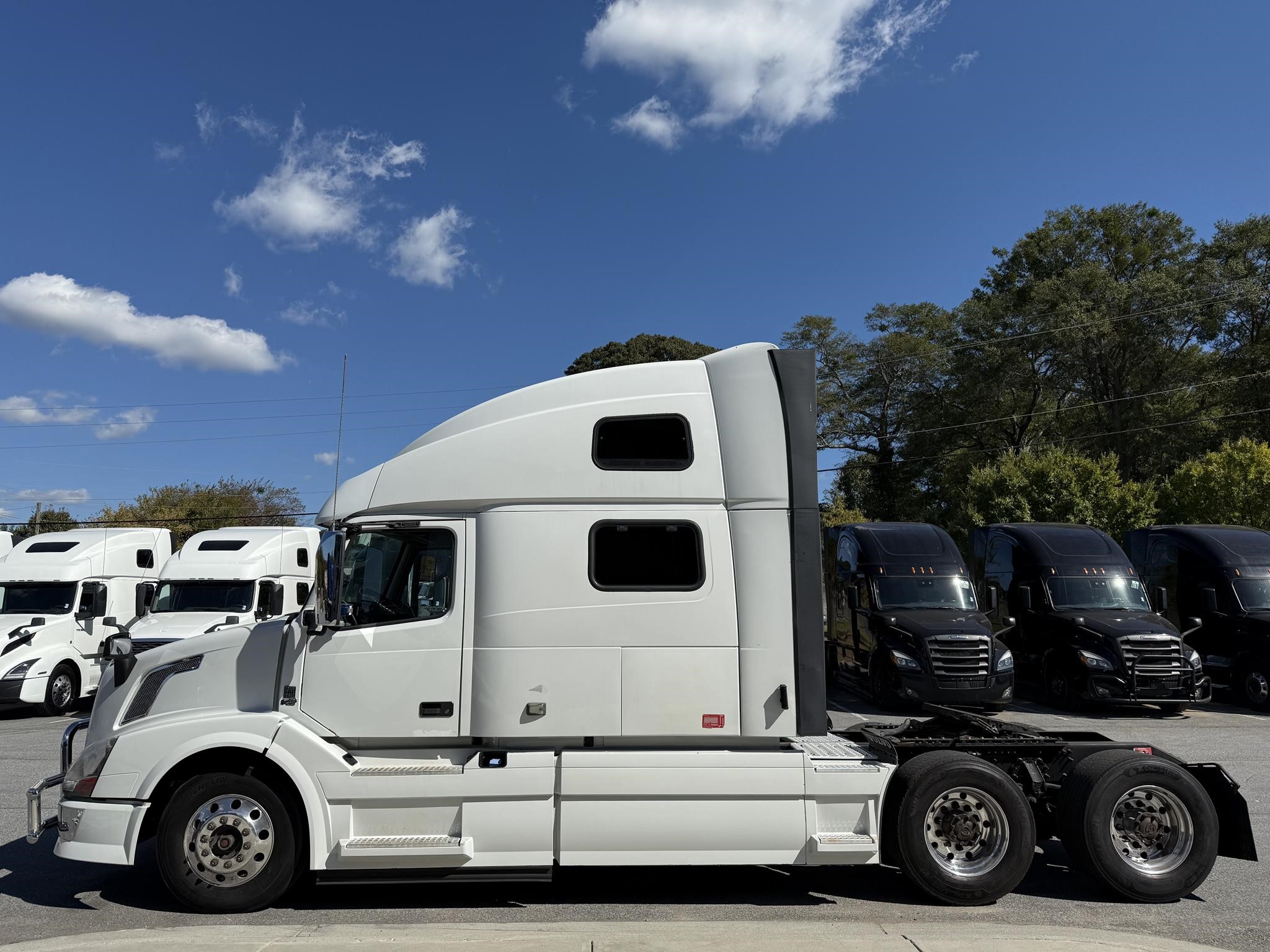 2014 VOLVO VNL64T780 - image 5 of 6