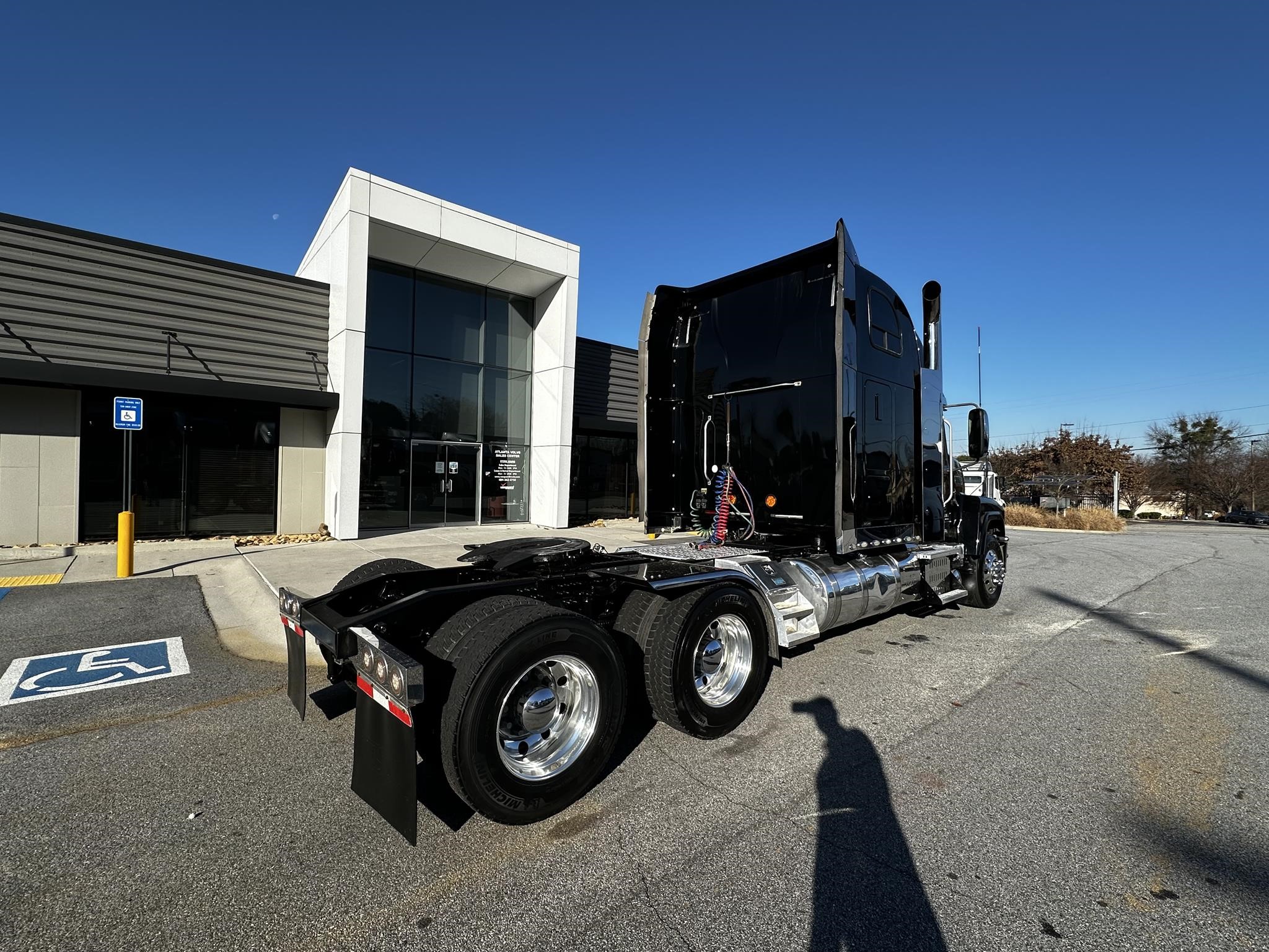 2017 MACK PINNACLE 64T - image 2 of 6