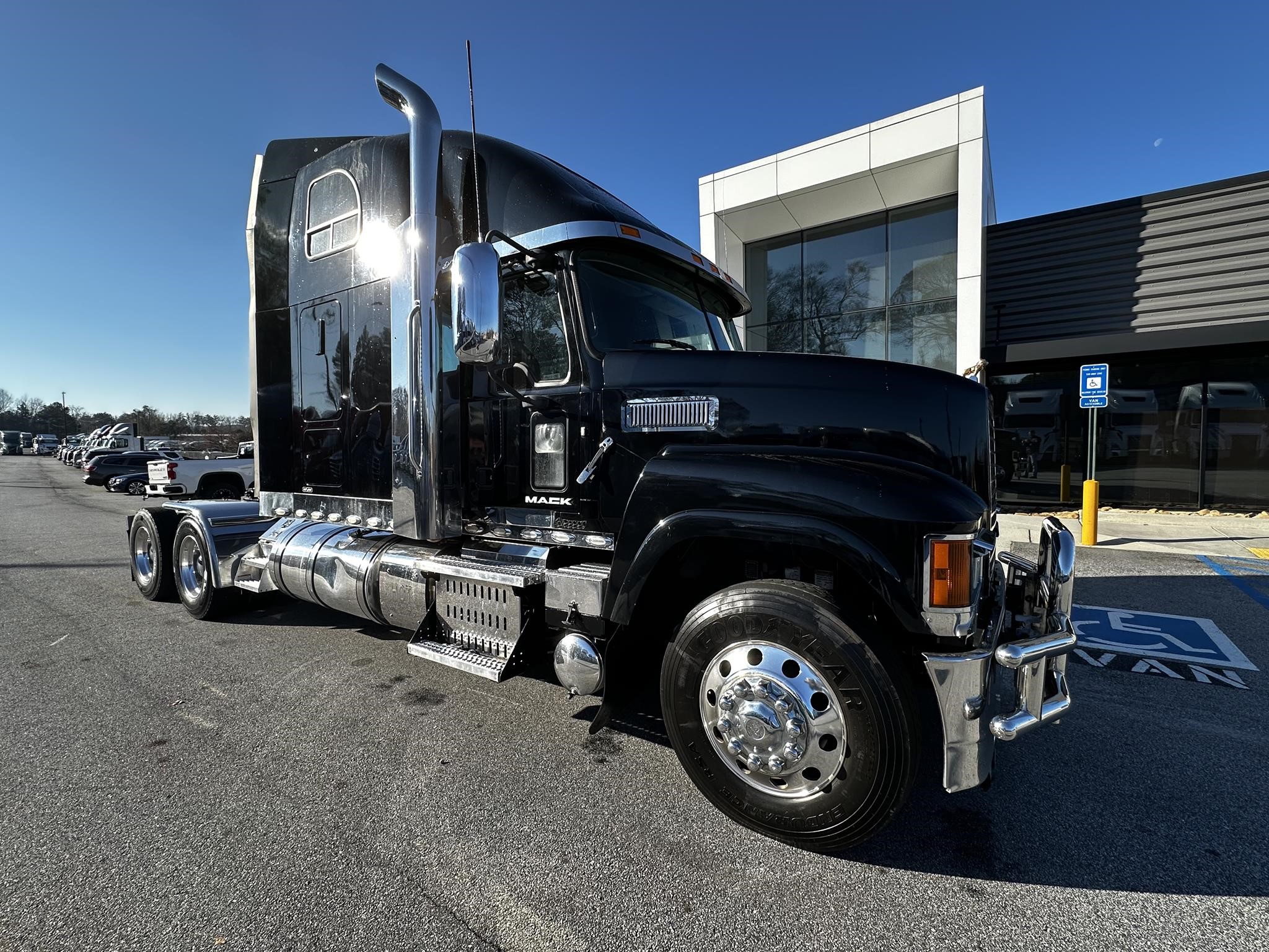 2017 MACK PINNACLE 64T - image 1 of 6