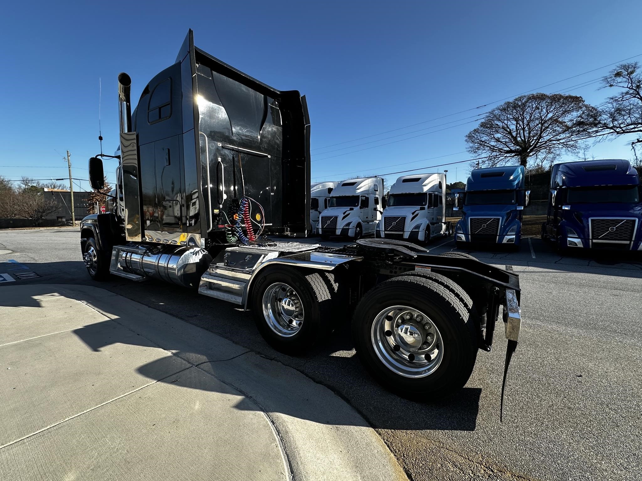 2017 MACK PINNACLE 64T - image 4 of 6