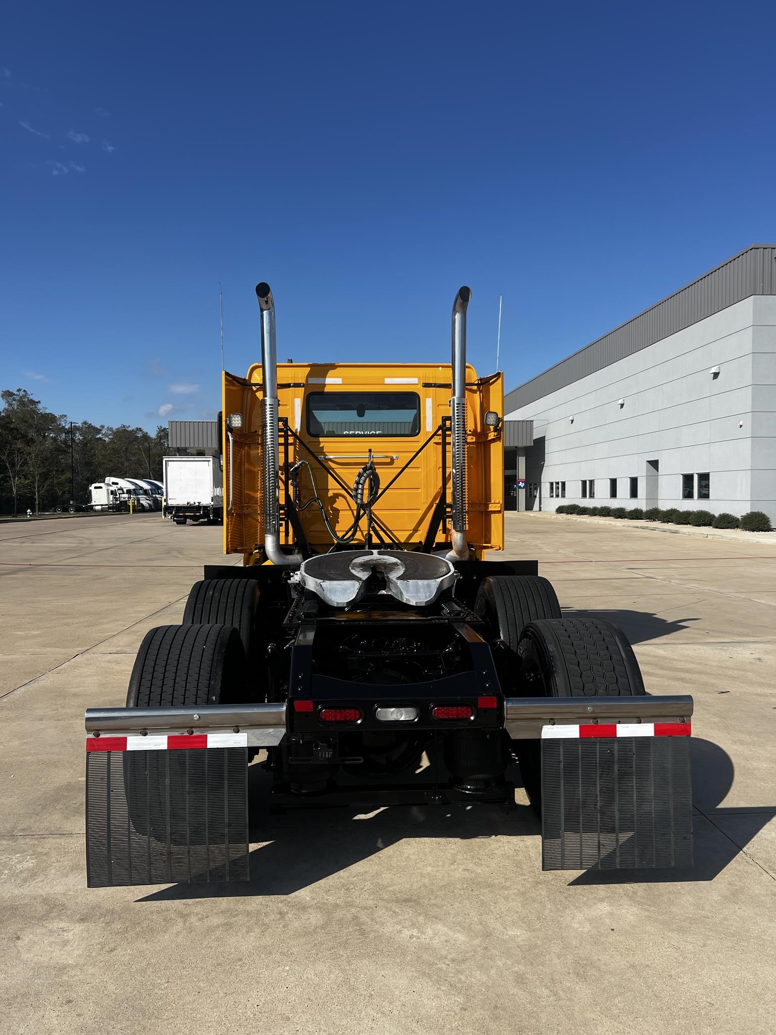 2021 VOLVO VNL62T300 - image 6 of 6