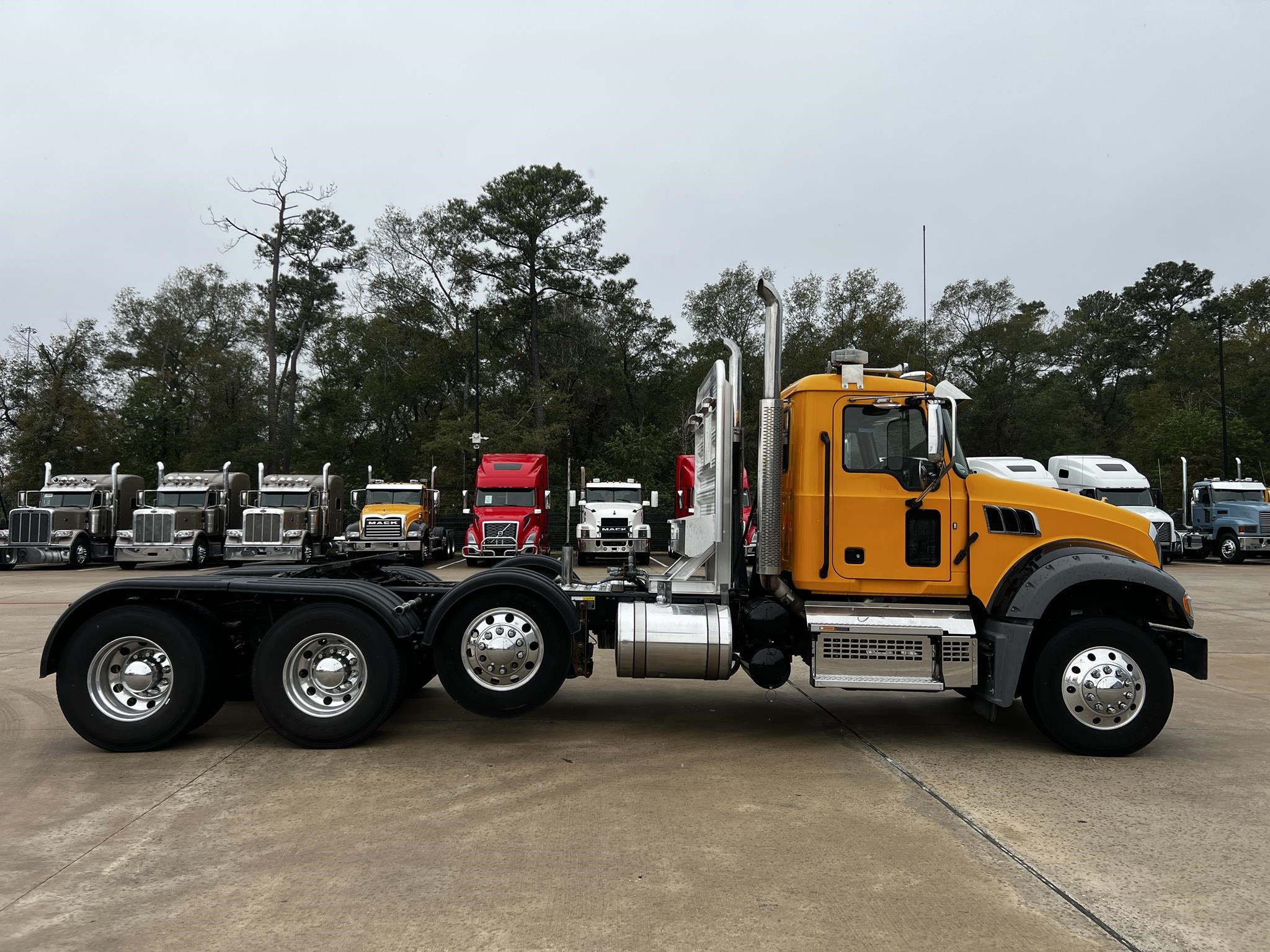 2023 MACK GRANITE 64FT - image 4 of 6