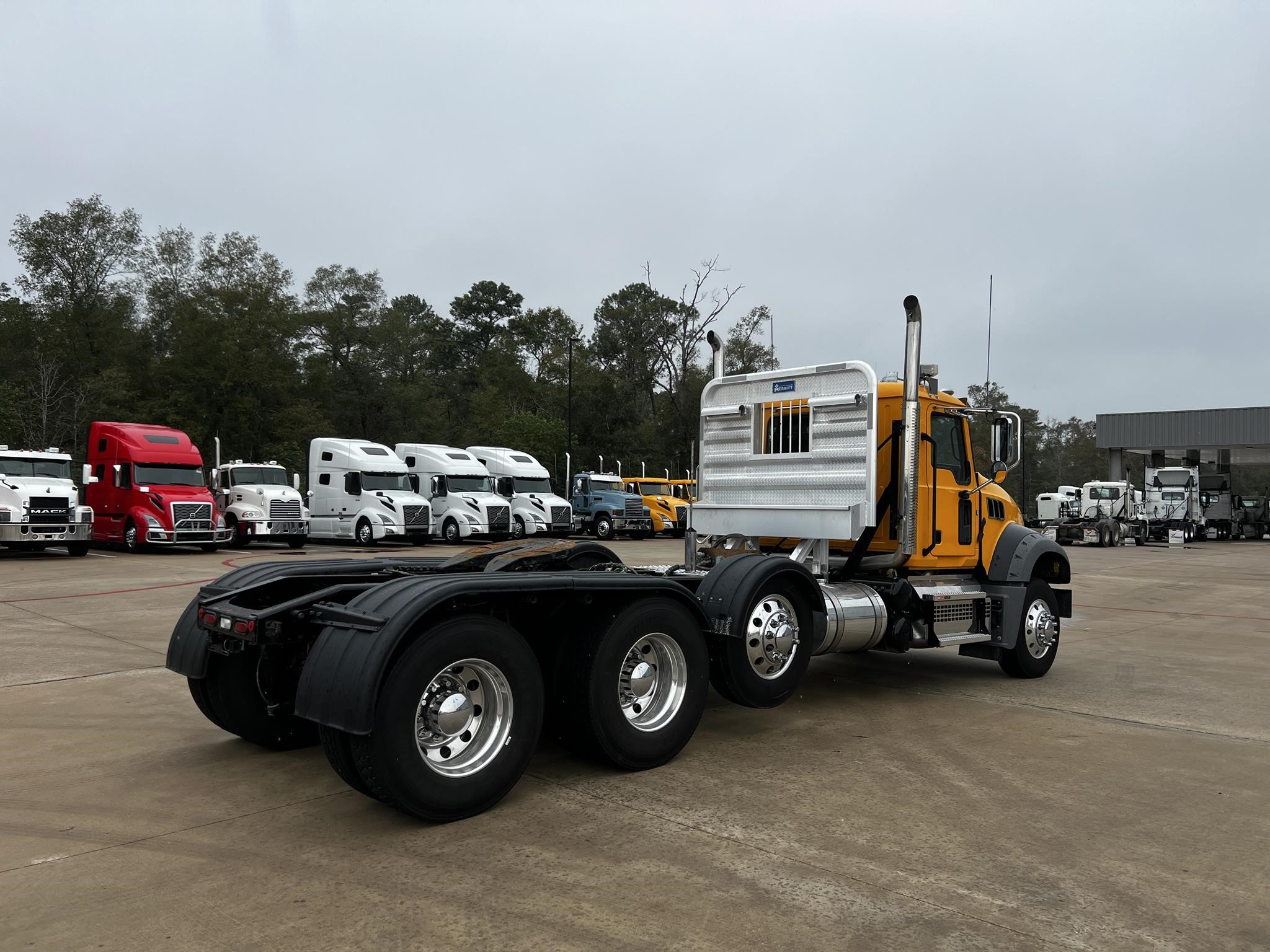 2023 MACK GRANITE 64FT - image 5 of 6