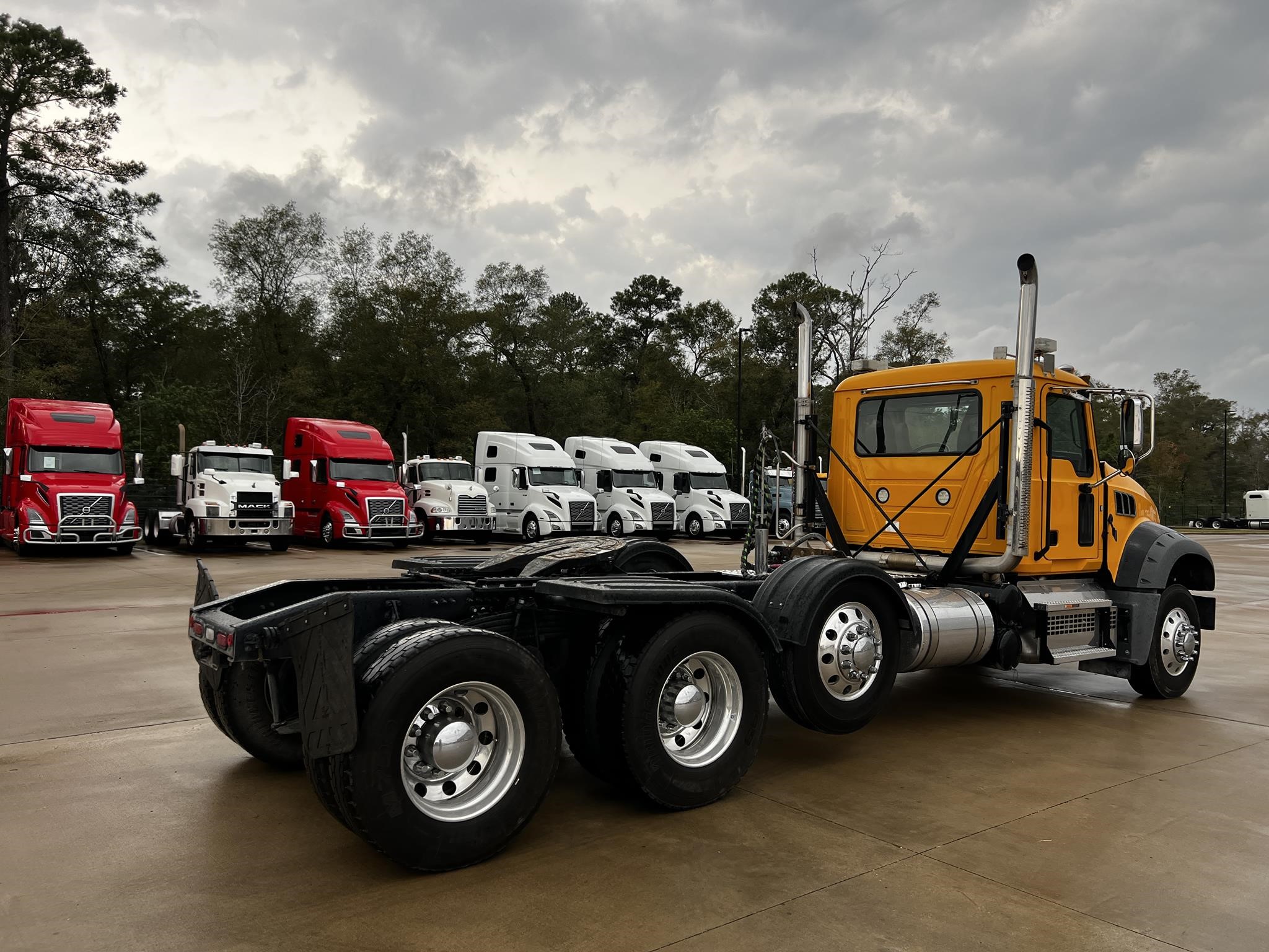 2023 MACK GRANITE 64FT - image 5 of 6