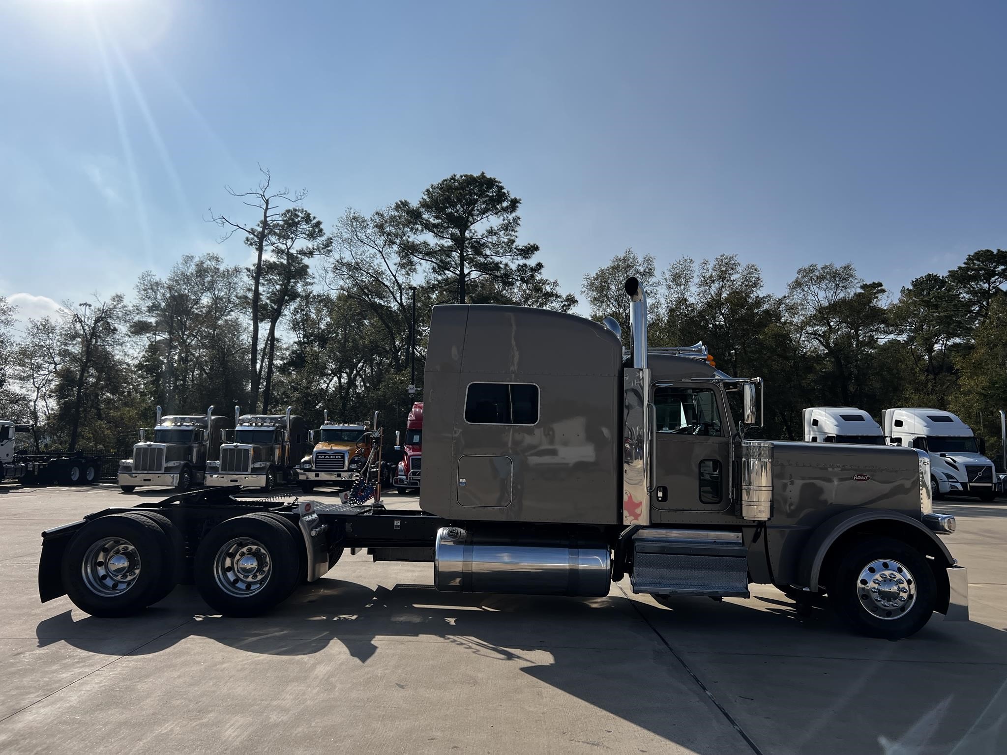 2020 PETERBILT 389 - image 4 of 6