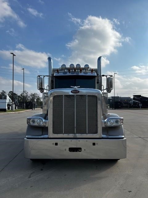 2020 PETERBILT 389 - image 2 of 6